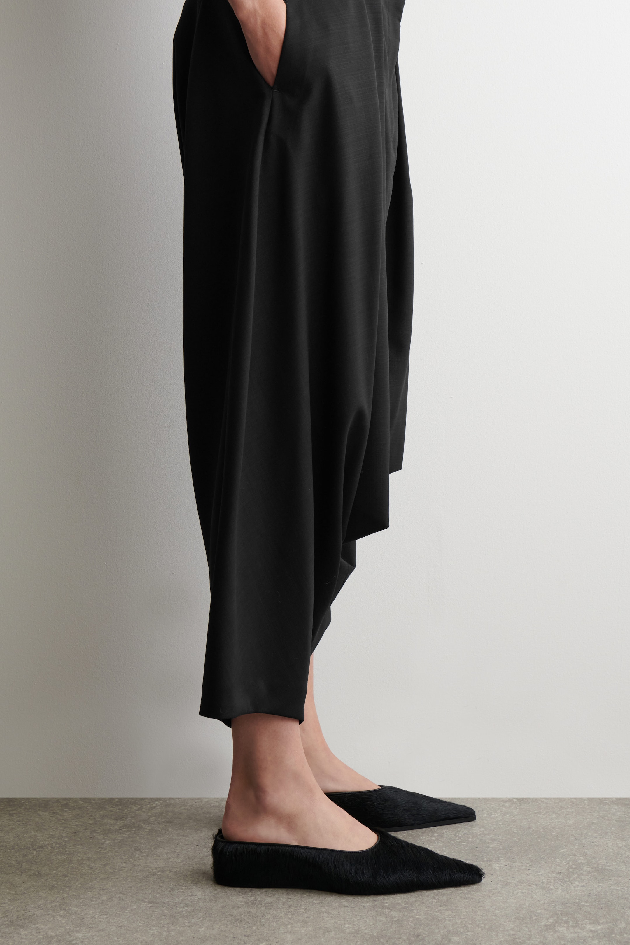 VOLUMINOUS WOOL TROUSERS