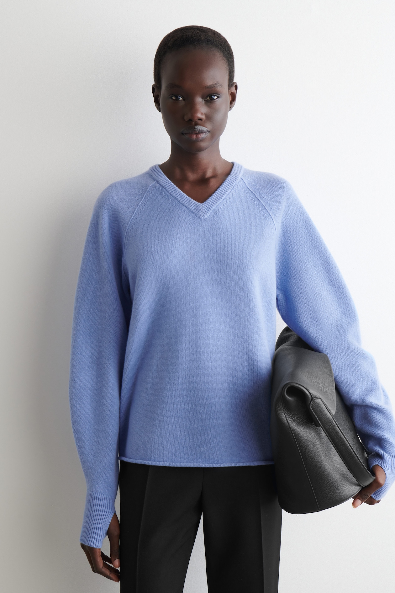 MERINO WOOL V-NECK JUMPER - CORNFLOWER BLUE | COS NL