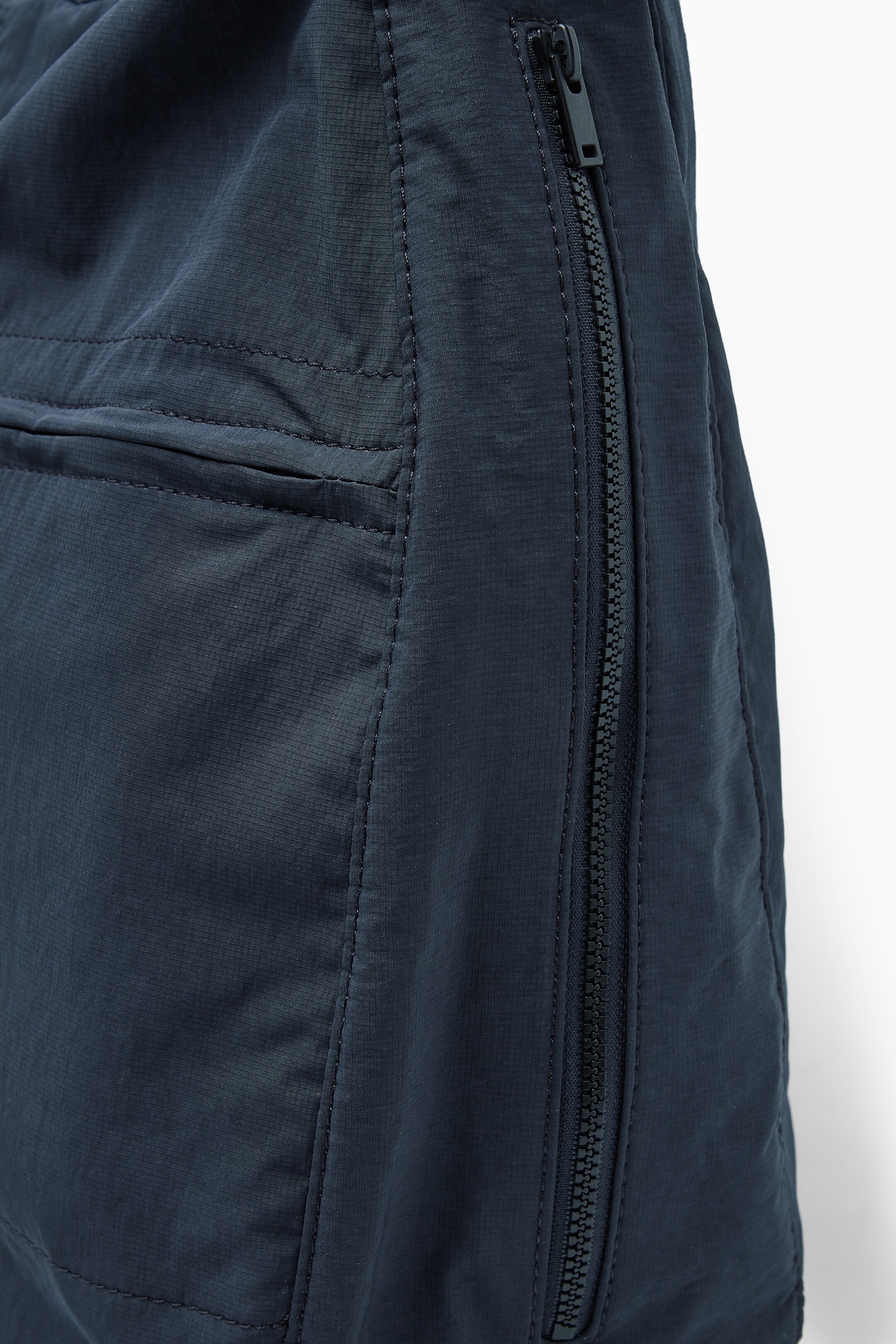 View larger image: SLOUCHY NYLON MESSENGER BAG - NAVY - Men | H&M GB 7