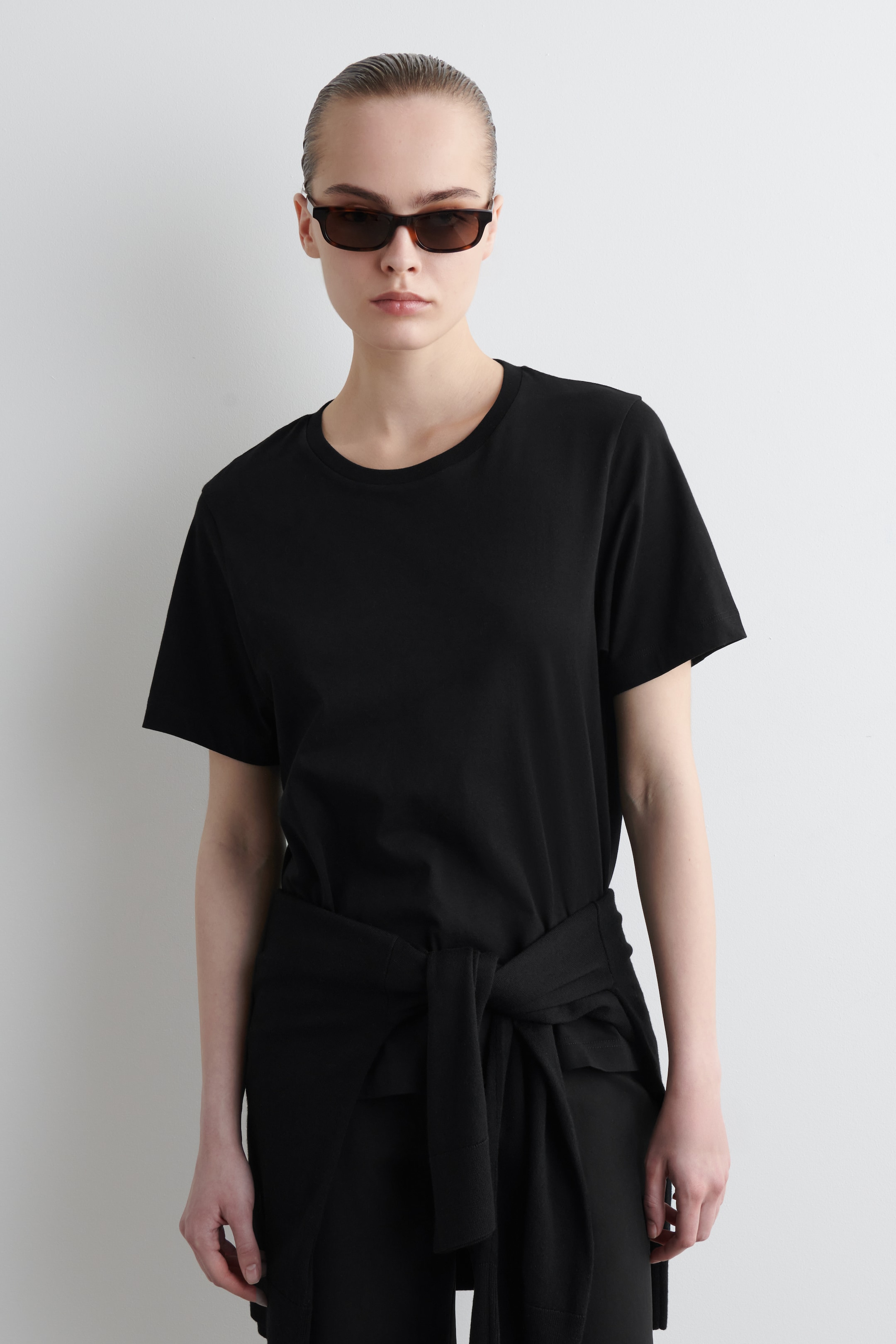 Visa större bild: CREWNECK T-SHIRT I BOMULL - SVART - DAM | H&M SE 1