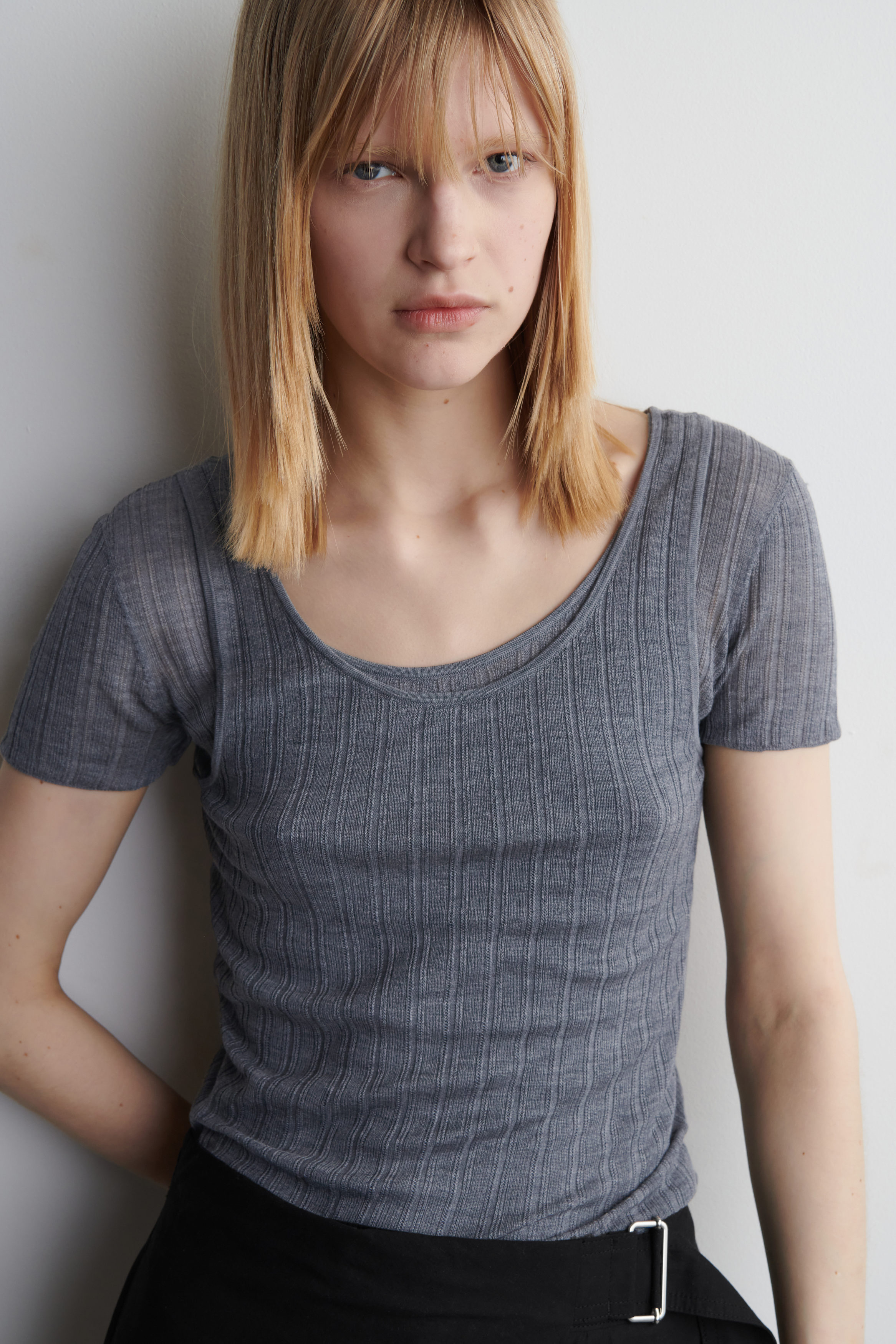RIBBED-KNIT SILK T-SHIRT - LIGHT-GREY MÉLANGE | COS