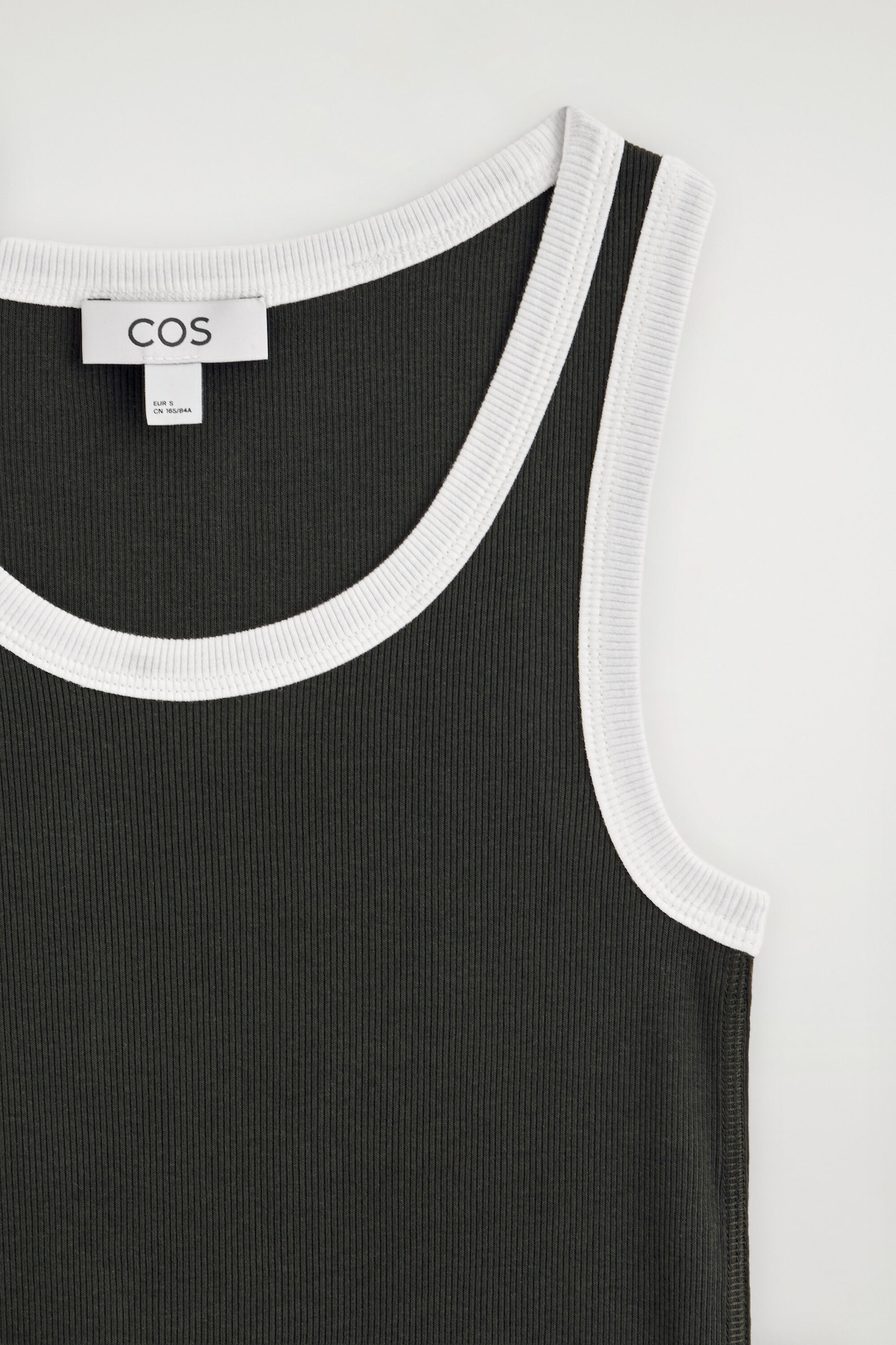RIBBED COTTON TANK TOP — KHAKI / WHITE