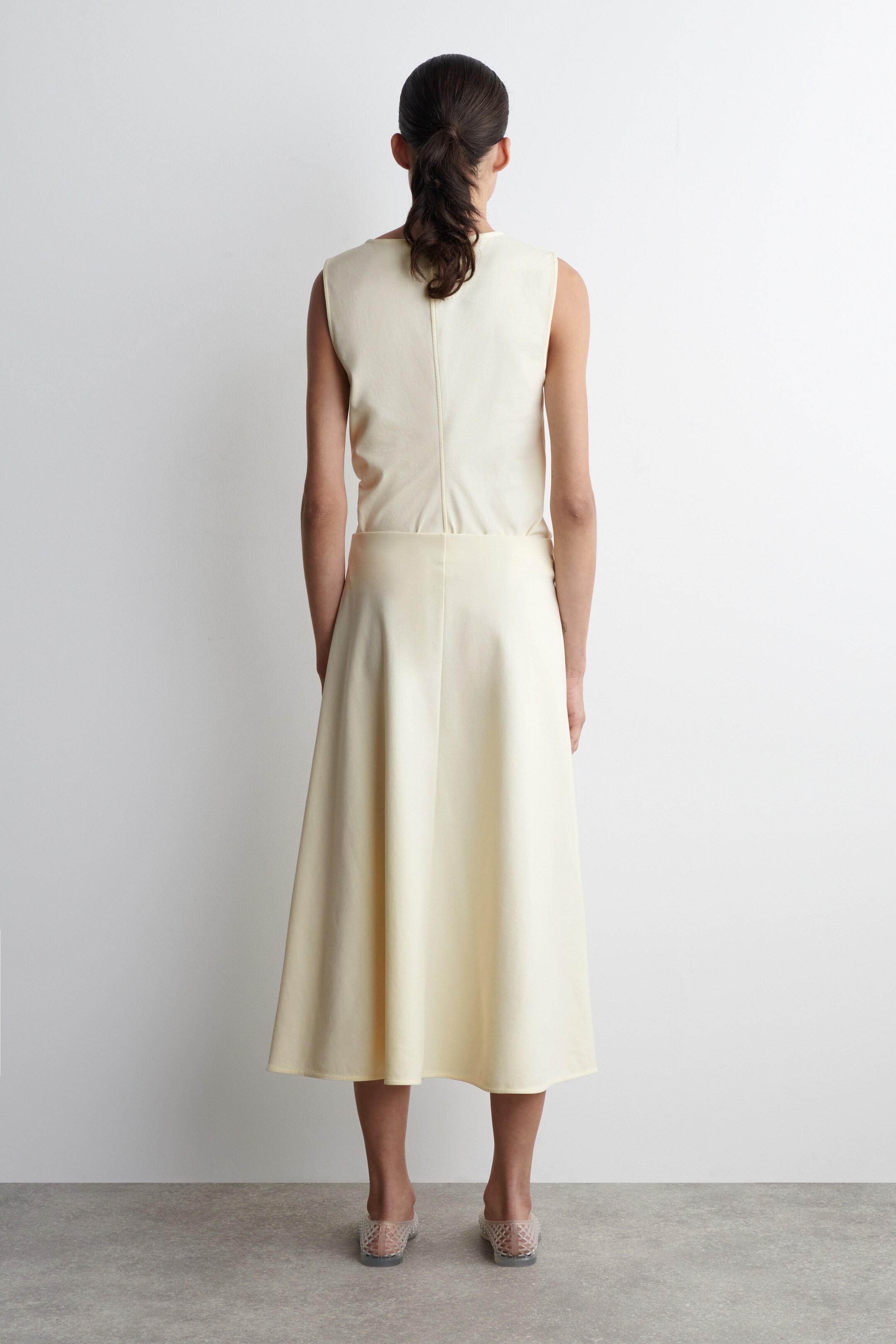 Zobrazit větší obrázek: Midi sukně s krouceným detailem - máslově žlutá - ŽENY | H&M CZ 4