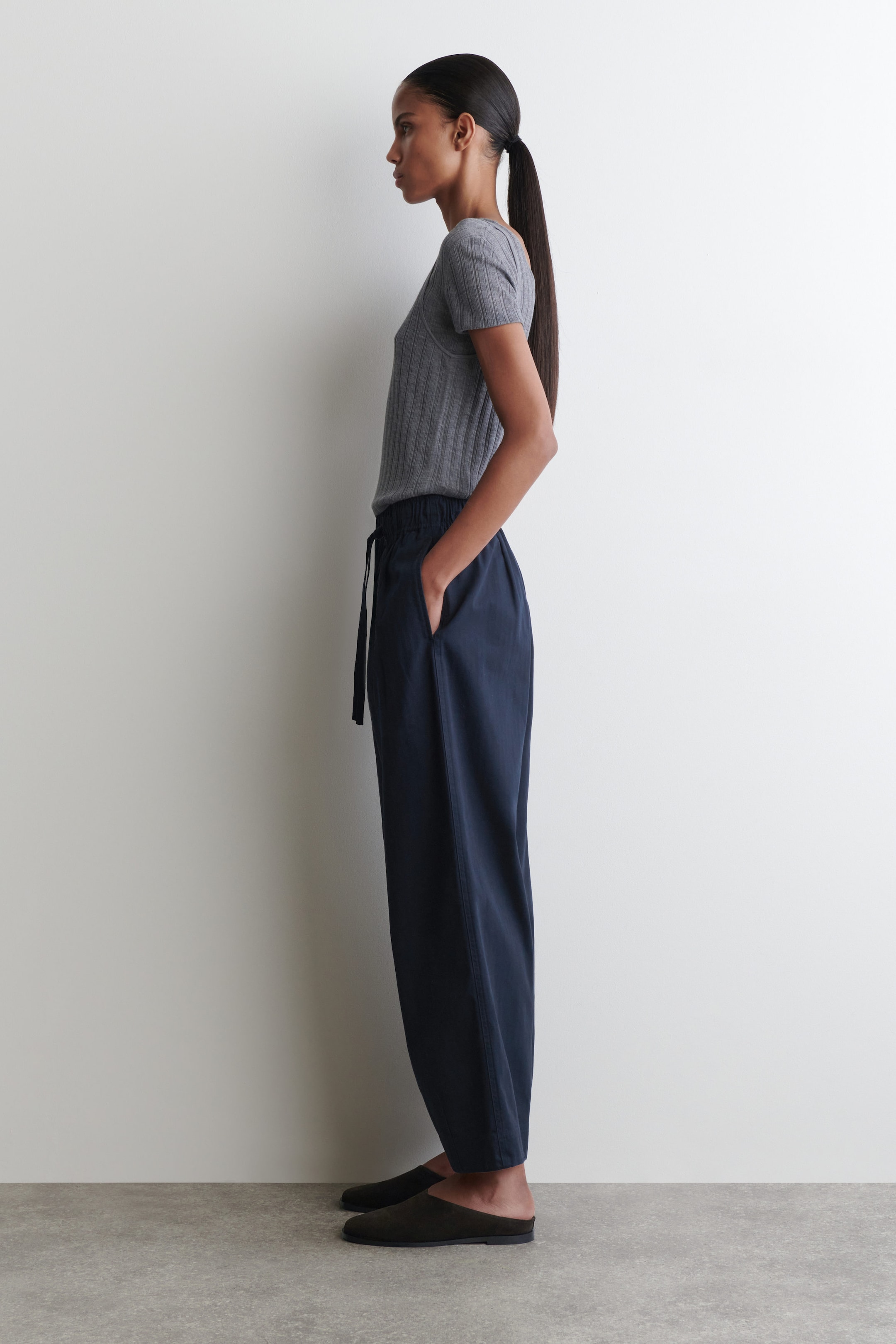 COTTON TAPERED DRAWSTRING PANTS