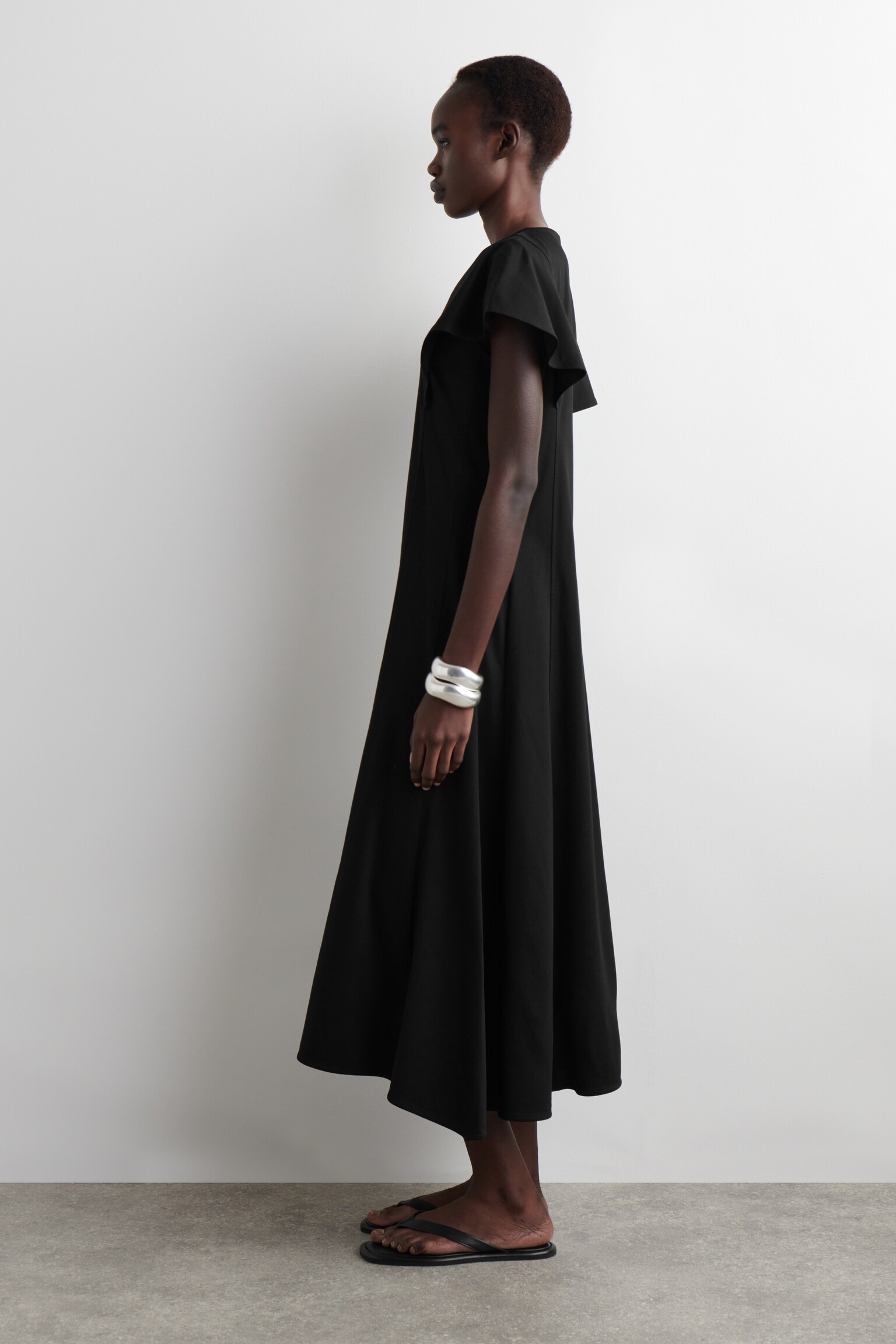 VESTIDO MIDI DE ALGODÓN CON MANGAS PÉTALO - NEGRO/VERDE CLARO - 6