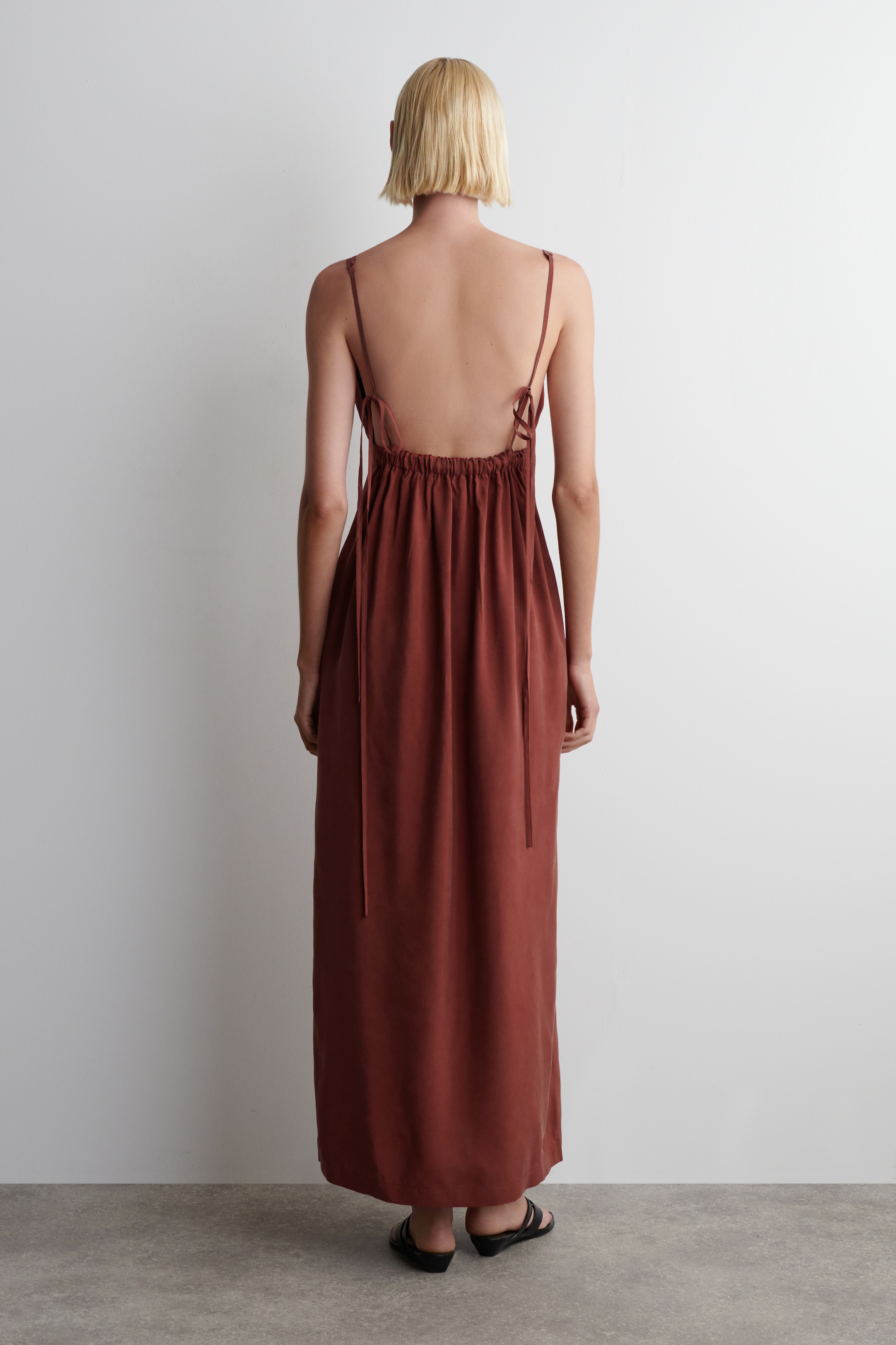 Agrandir l'image: ROBE LONGUE FRONCÉE COL EN V - ROUGE PROFOND - FEMME | H&M BE 3