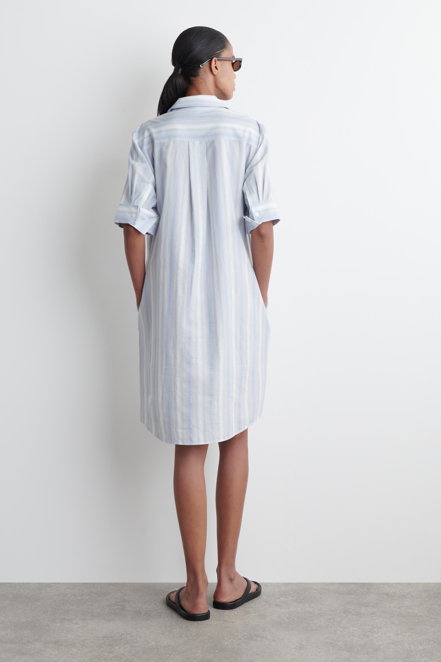 GESTREIFTES HEMDKLEID MIT KURZEN ÄRMELN - HELLBLAU/GESTREIFT - 6