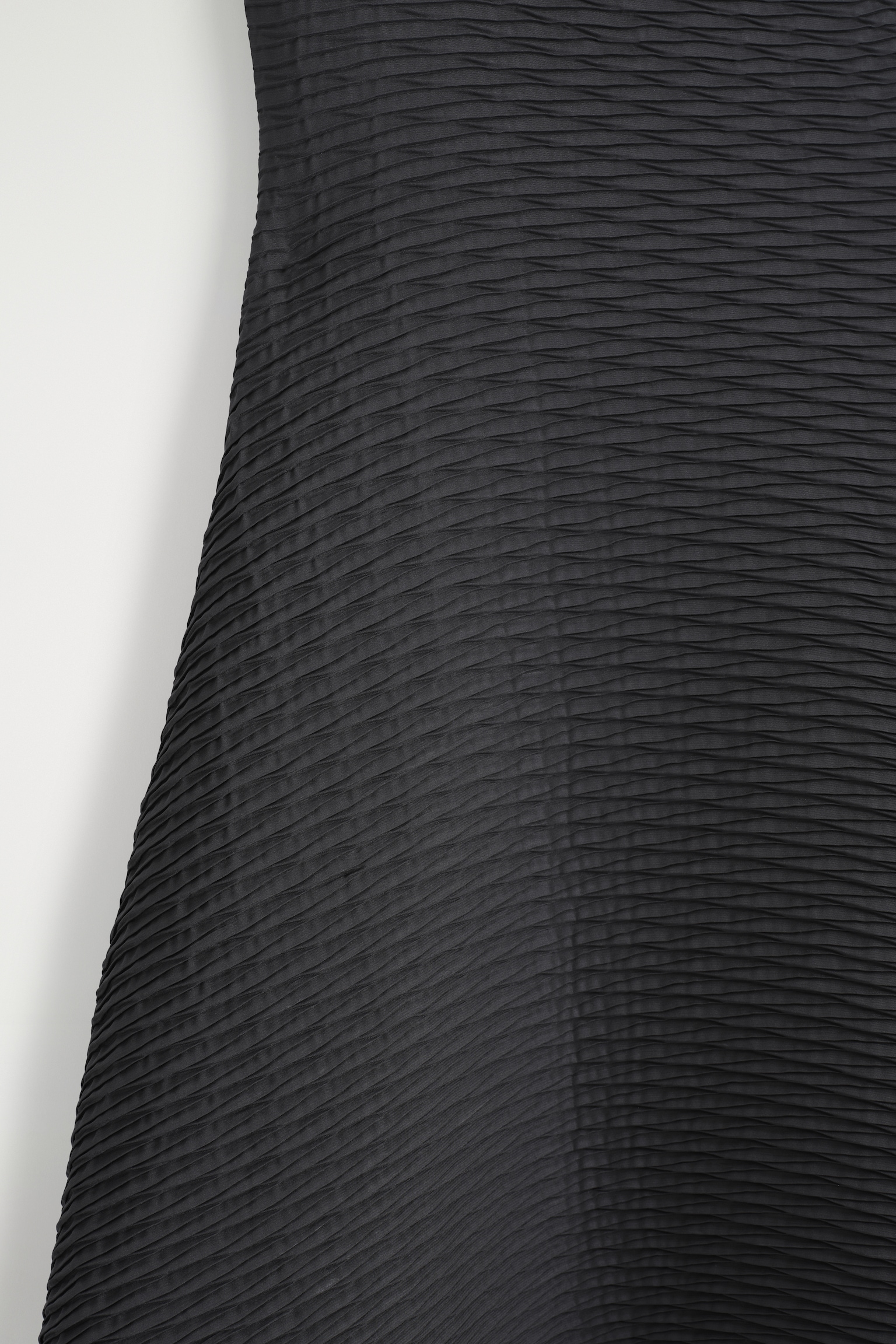 VESTIDO MIDI PLISADO VOLUMINOSO - ANTRACITA/NEGRO - 5