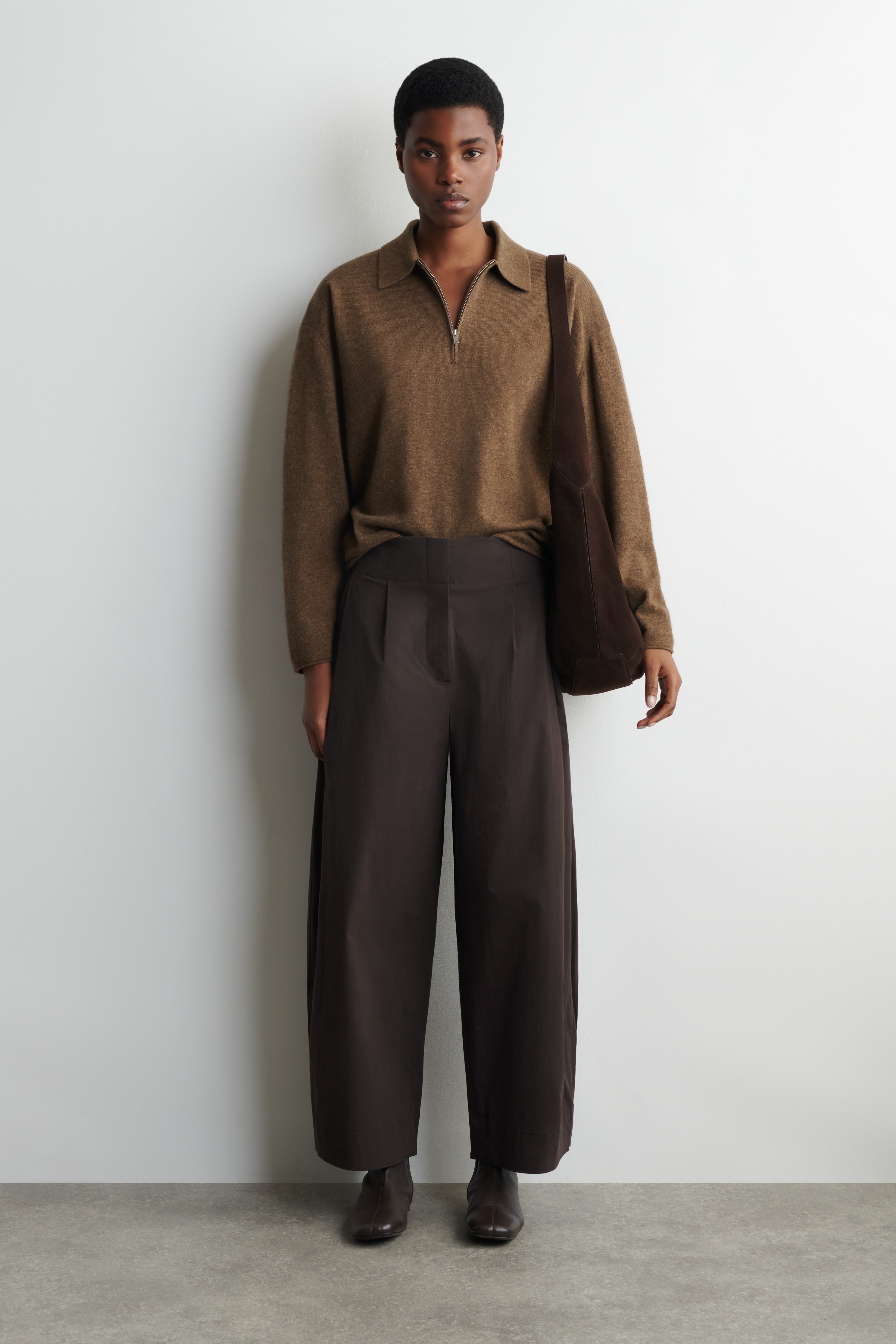 COTTON BARREL-LEG TROUSERS - BROWN