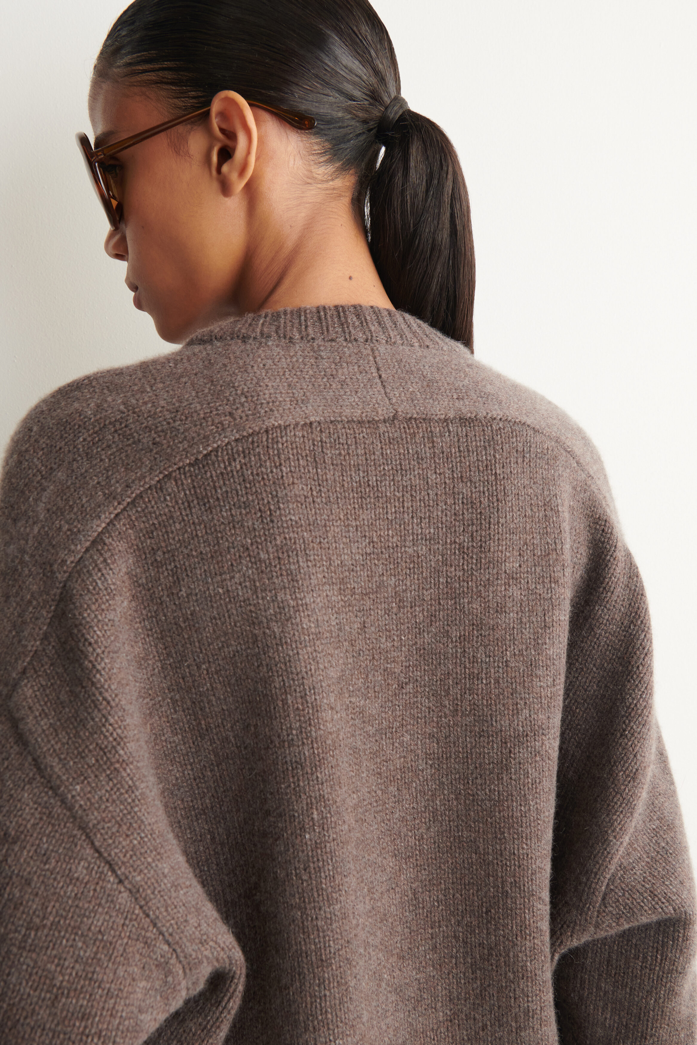 ROUNDED CASHMERE CREW-NECK JUMPER - thumbnail 5