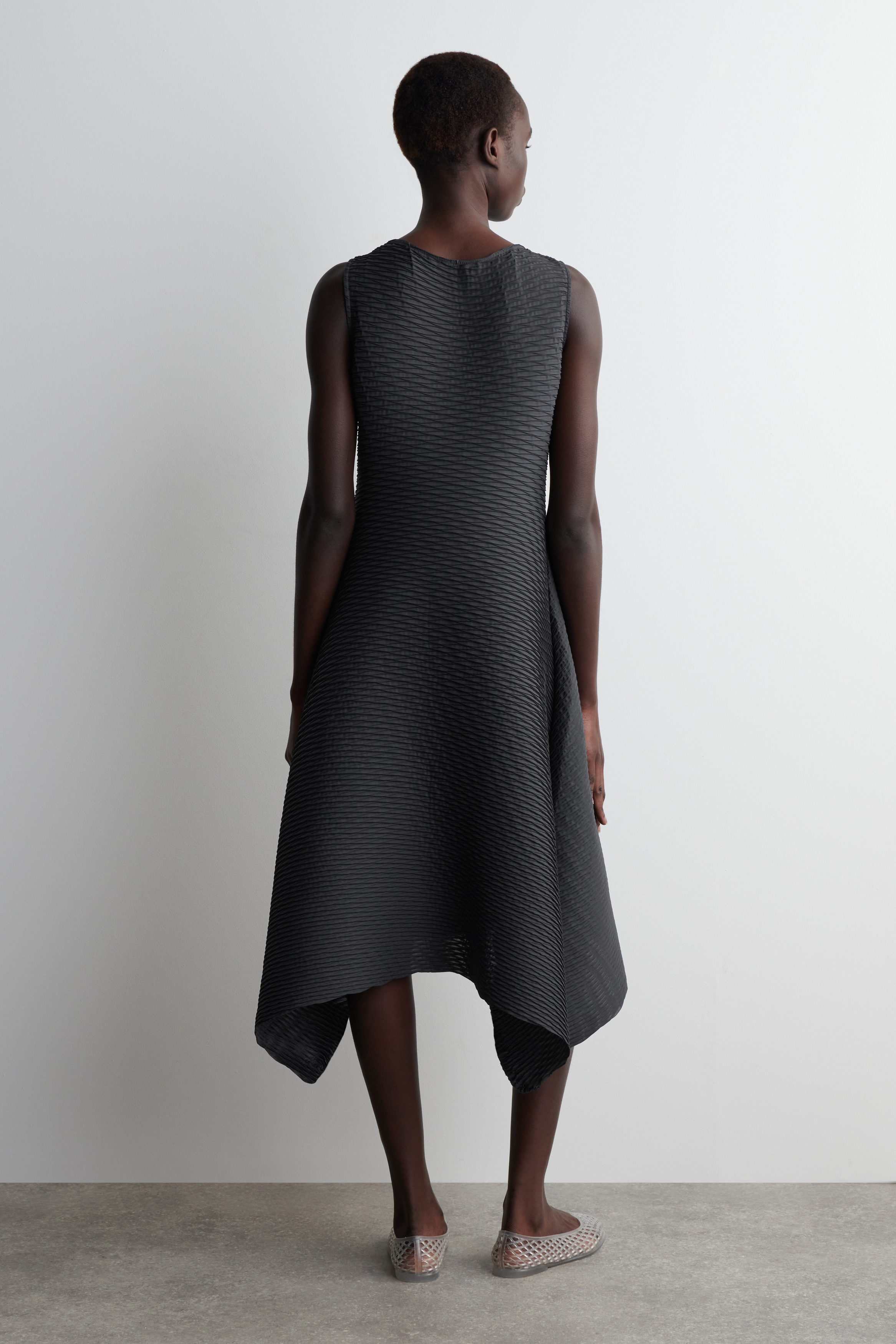 VOLUMINOUS PLEATED MIDI DRESS - ANTHRACITE | COS