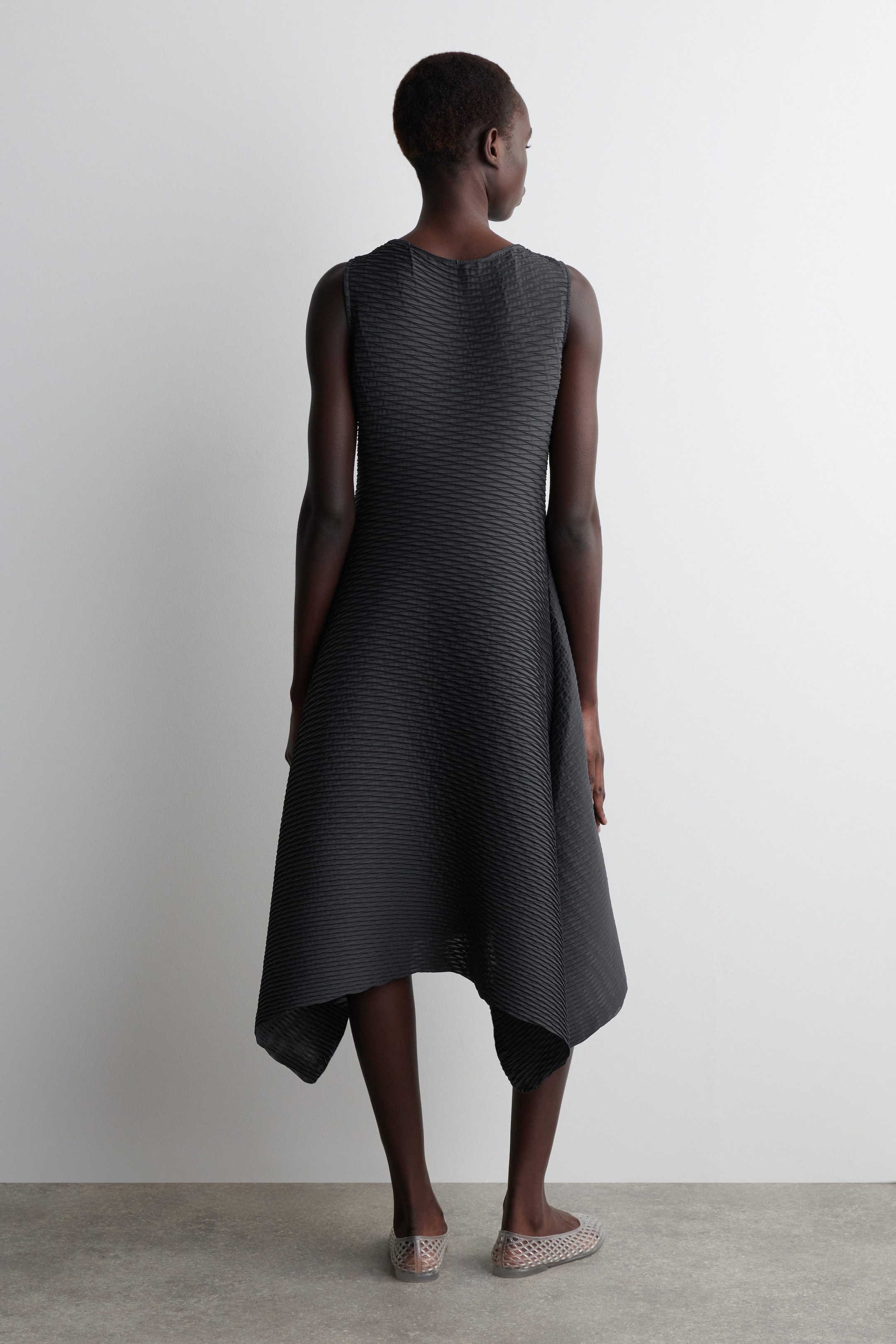 VOLUMINOUS PLEATED MIDI DRESS