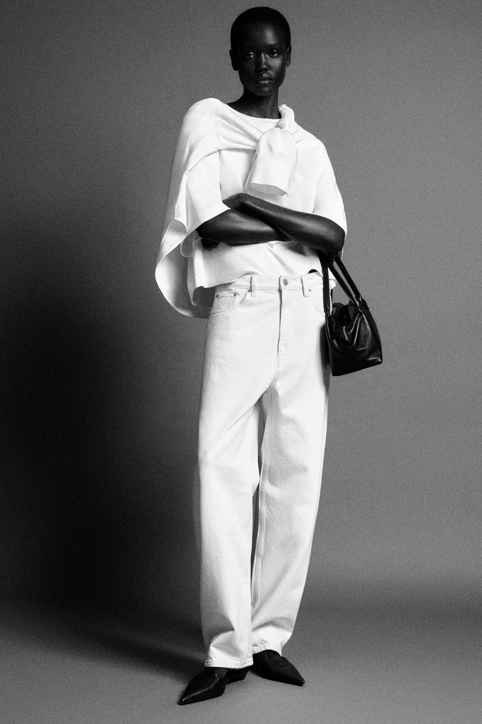 T-SHIRT OVERSIZE IN COTONE DAL TAGLIO BOXY - BIANCO/NERO/MARRONE SCURO/GIALLO BURRO - 3