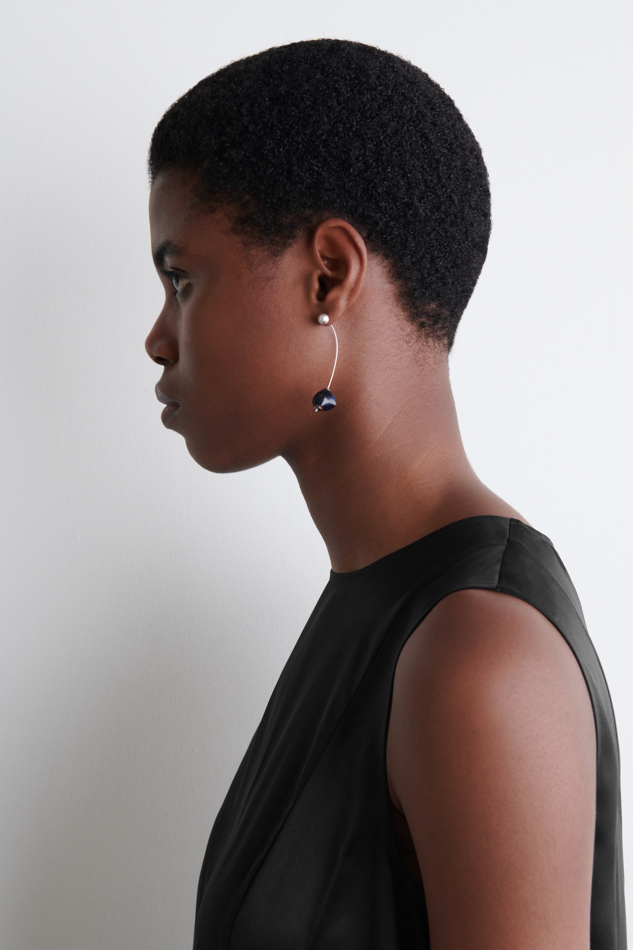 Grösseres Bild ansehen: OHRRINGE MIT KERAMIKSTEIN UND DRAHT - SILBER/BLAU - DAMEN | H&M CH 2
