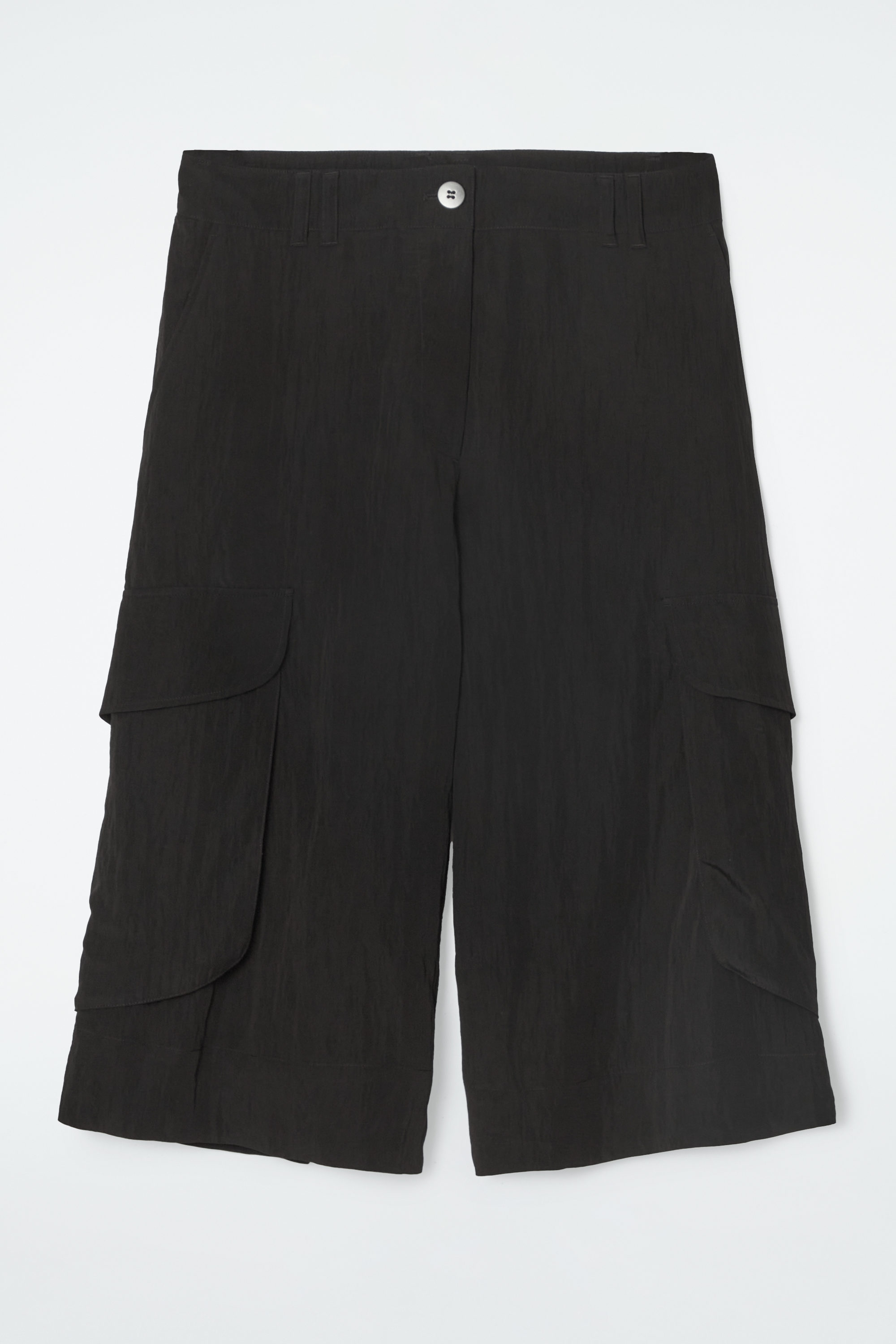 LONGLINE CARGO SHORTS - BLACK | COS