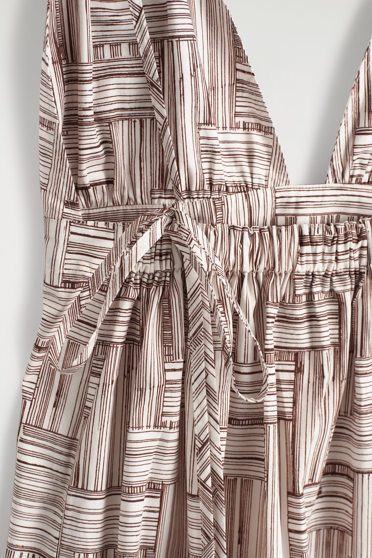 PRINTED V-NECK MAXI DRESS — ECRU / BROWN / PRINTED