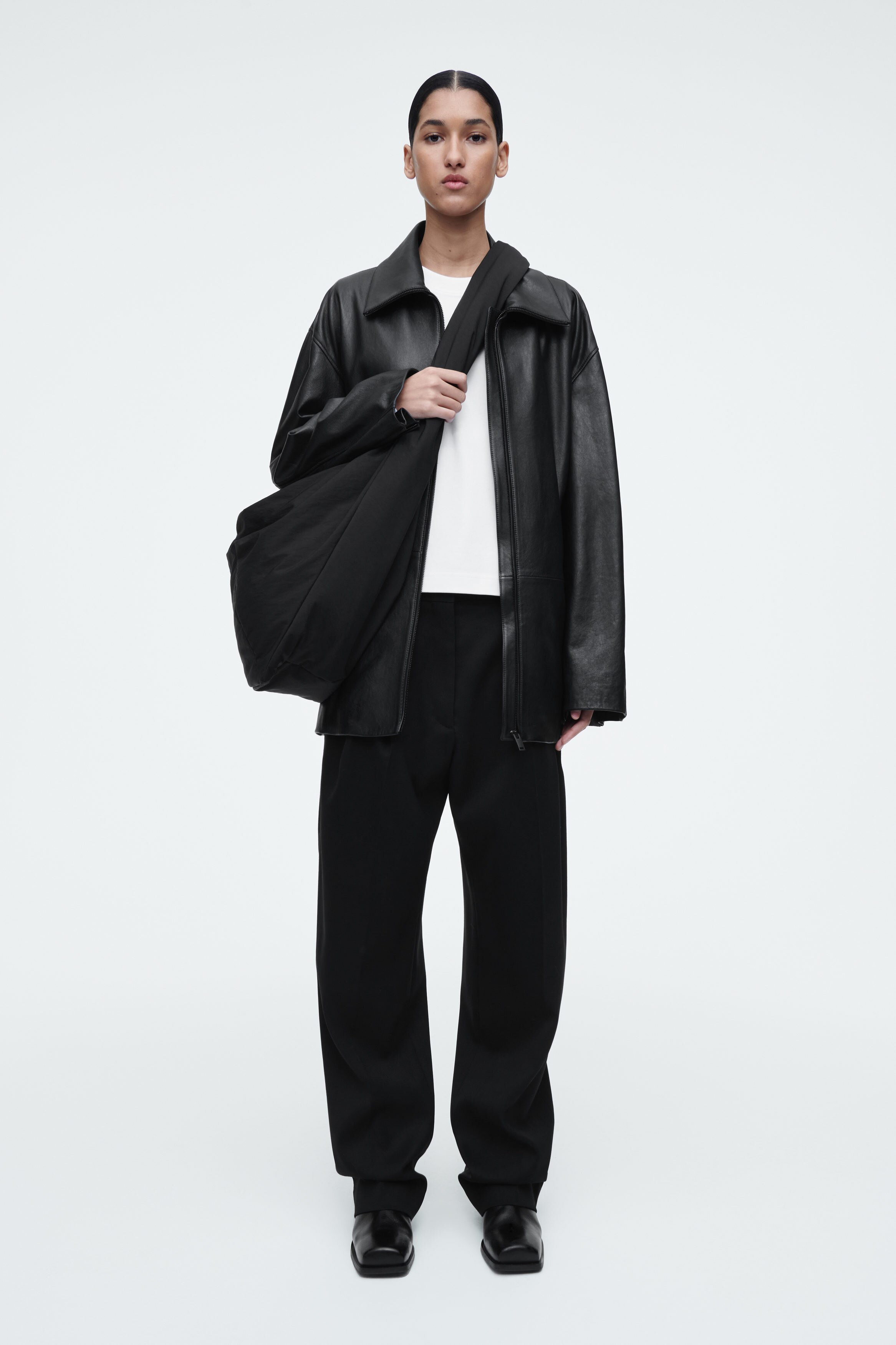 激安アウトレット処分市 | 激安通販のイーサプライ KITE OVERSIZED SHOULDER BAG - NYLON - BLACK | COS バッグ