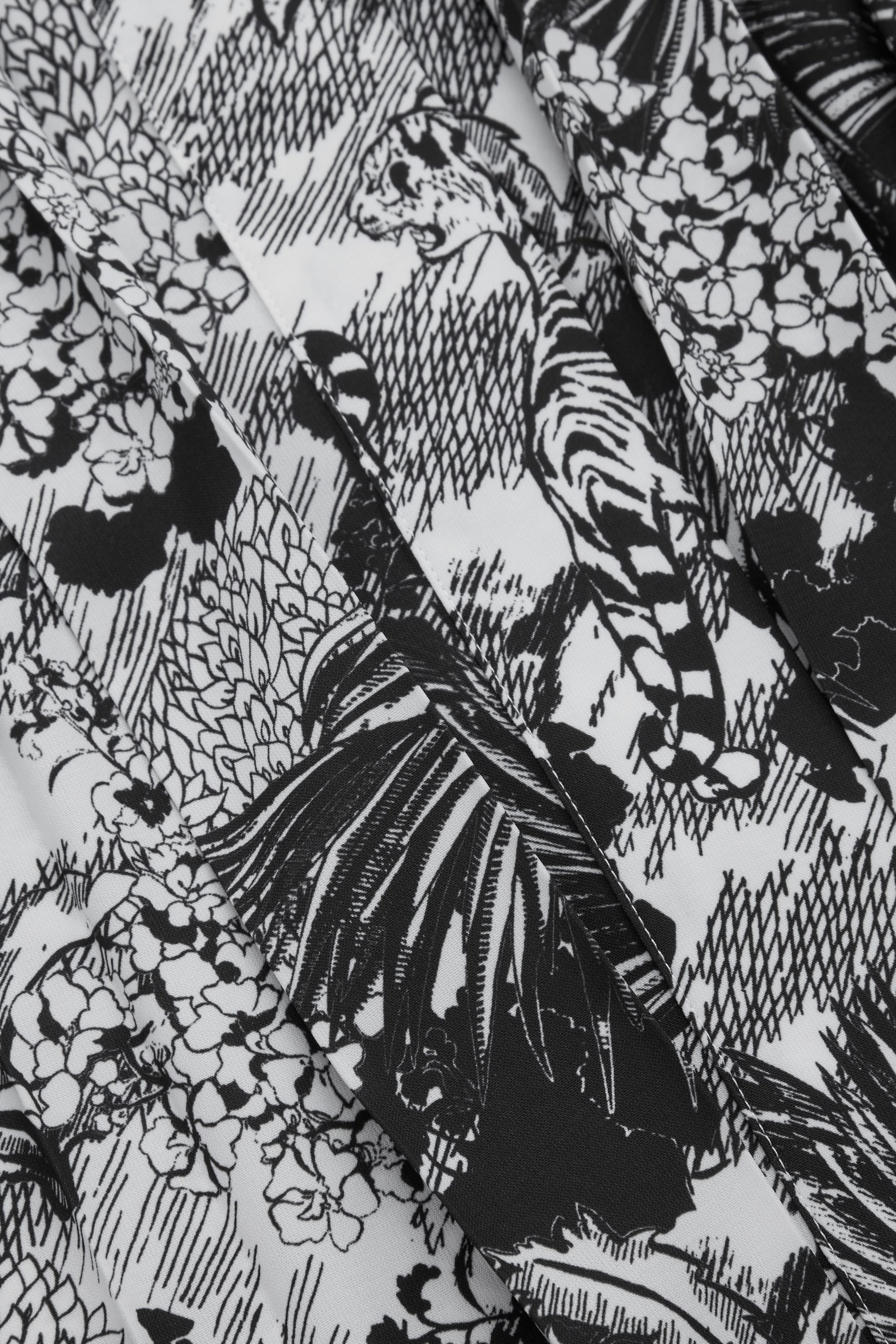 StillMedia/DescriptiveDetail