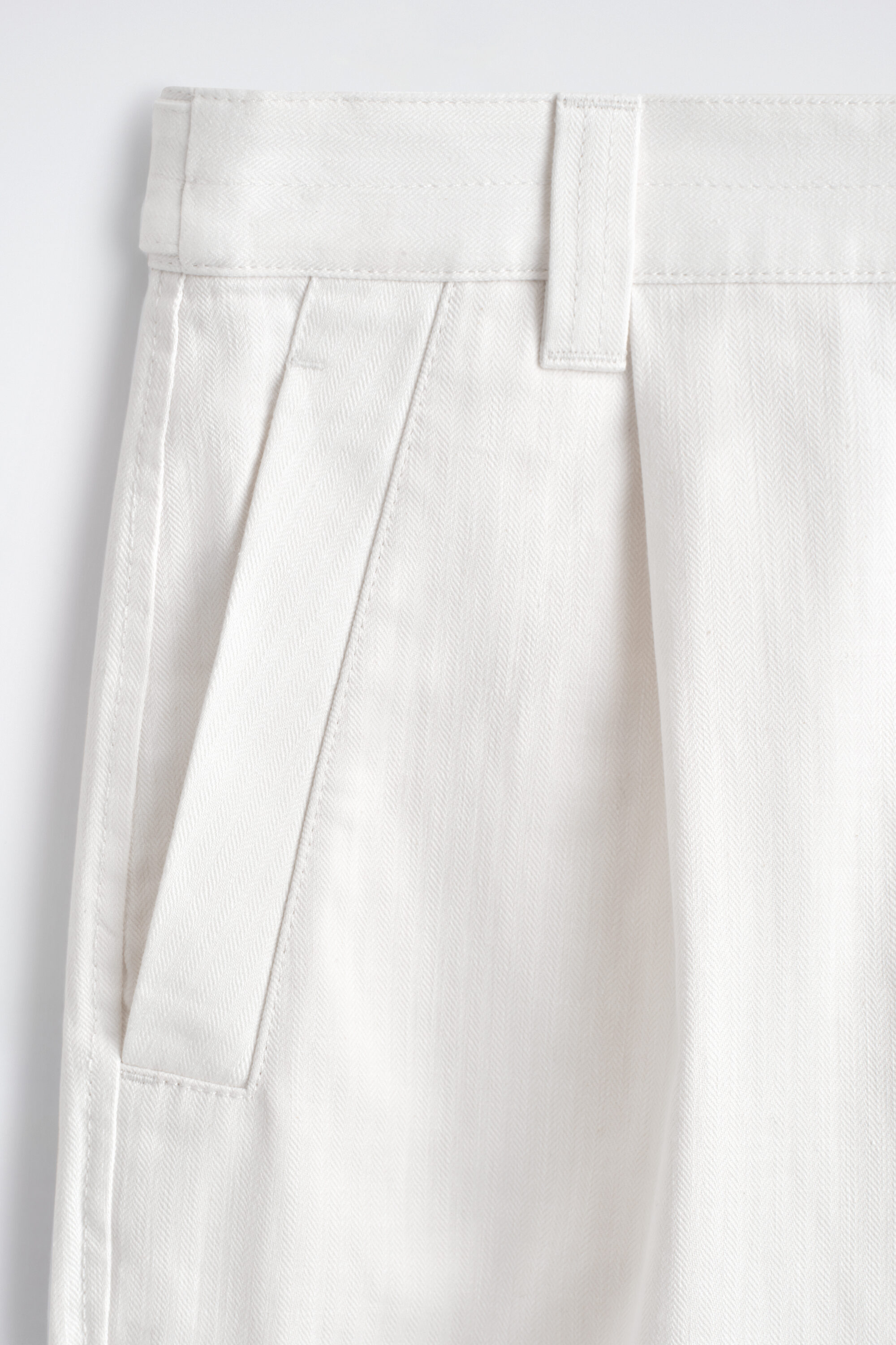 ナ*4様 COS デニムヘリンボーン リラックスフィット テーパードパンツ　　c DENIM-HERRINGBONE RELAXED-FIT TAPERED PANTS - WHITE | COS US