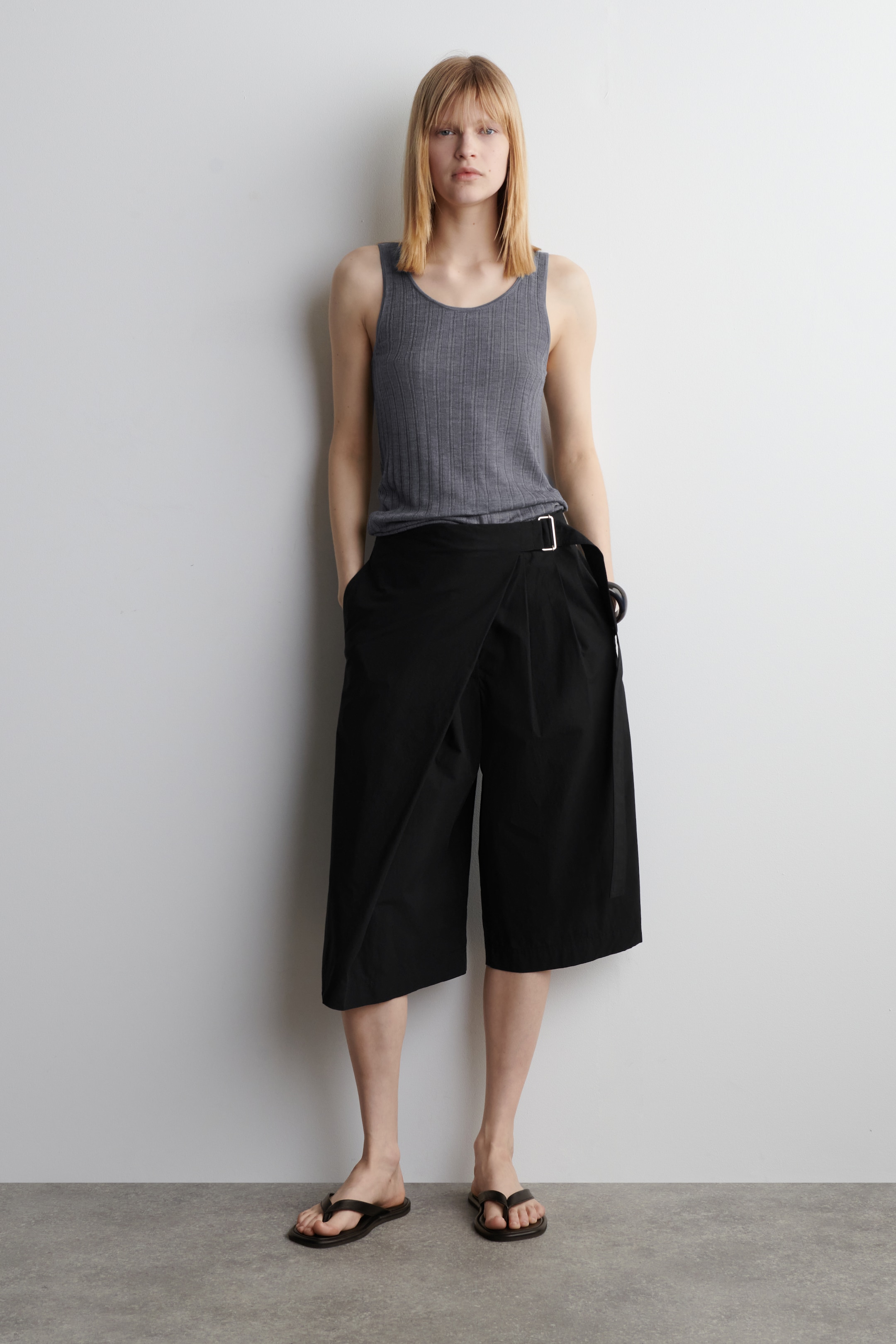 Größeres Bild anzeigen: GERIPPTES TANKTOP AUS SEIDE - GRAU MELIERT - Ladies | H&M AT 2