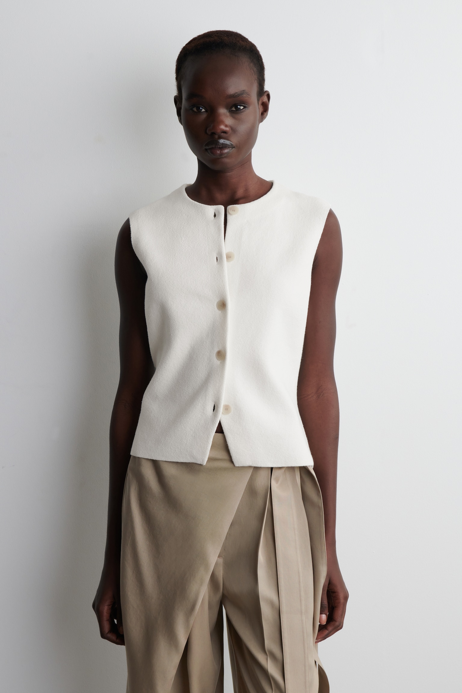 GILET EN MAILLE DE COTON - IVOIRE/ROUGE PROFOND/BRUN FONCÉ/VERT
