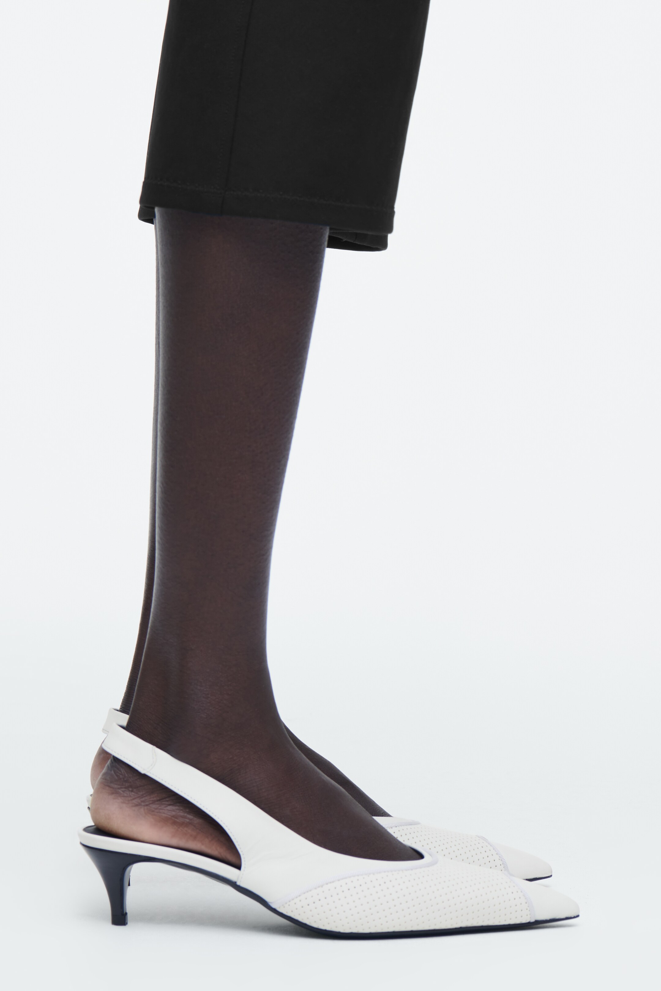 Ingrandisci l'immagine: PERFORATED LEATHER SLINGBACK HEELS - WHITE - DONNA | H&M CH 3