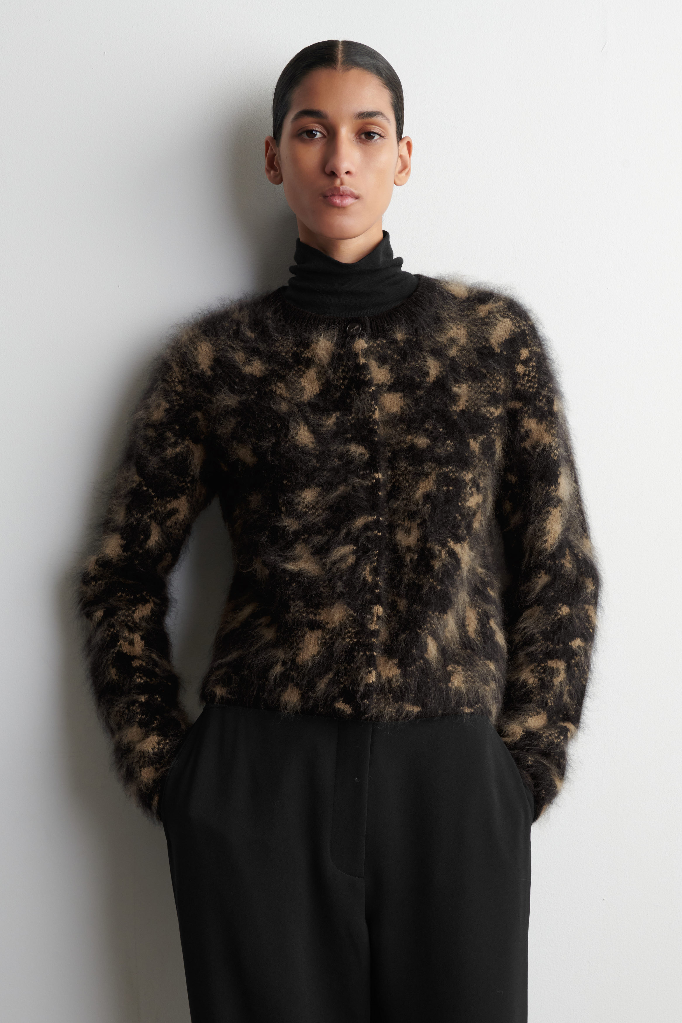 ANIMAL-JACQUARD MERINO WOOL CARDIGAN - BLACK / BROWN | COS