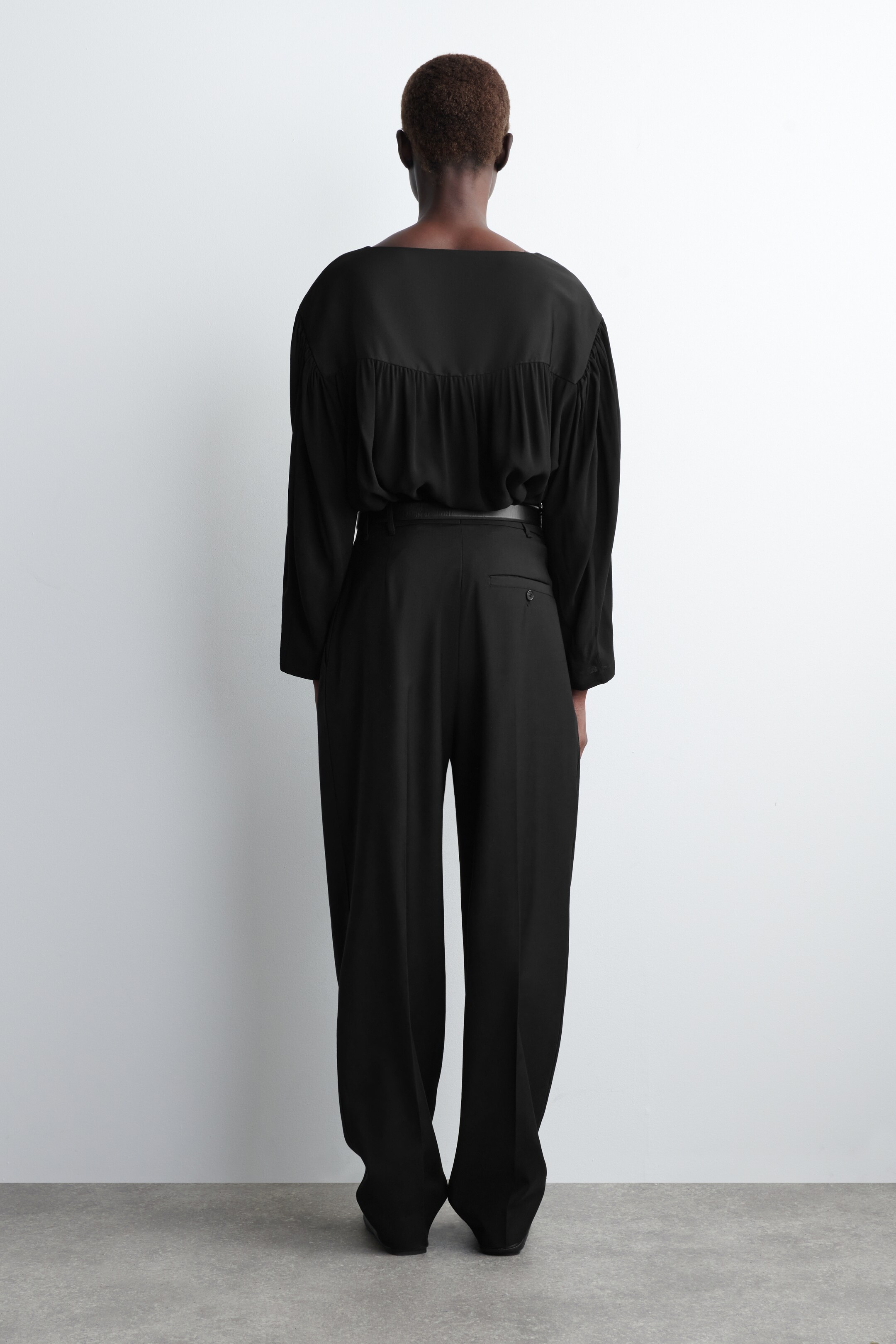 Grotere afbeelding bekijken: VOLUMINOUS CONTRAST-PANEL BLOUSE - ZWART - DAMES | H&M BE 4