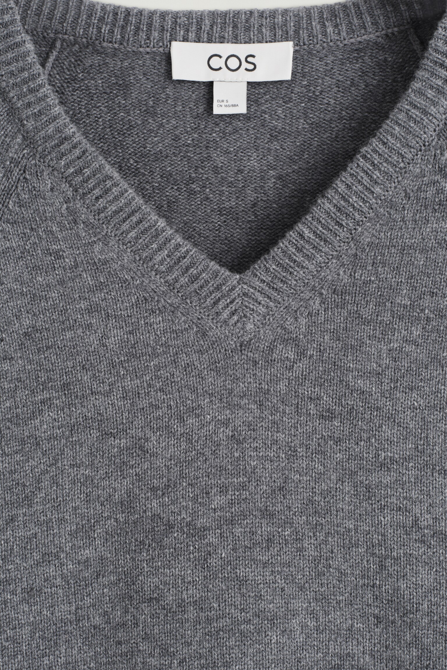 JERSEY DE CUELLO DE PICO DE LANA MERINO - GRIS OSCURO JASPEADO/AZUL ACIANO - 4