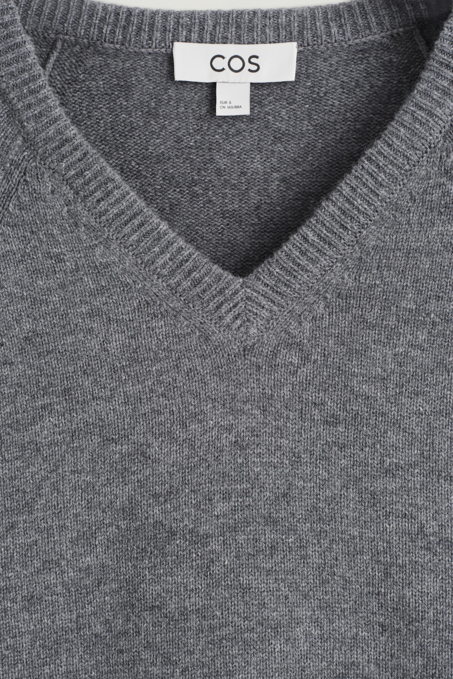 JERSEY DE CUELLO DE PICO DE LANA MERINO - GRIS OSCURO JASPEADO - 7