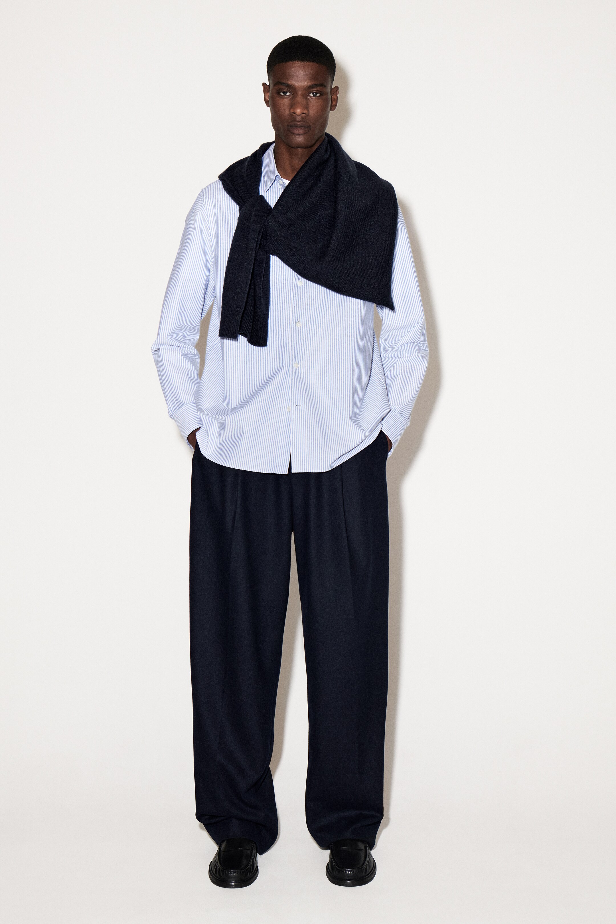 Größeres Bild anzeigen: OXFORD-HEMD AUS BAUMWOLLE - BLAU/WEISS/GESTREIFT - Men | H&M AT 7