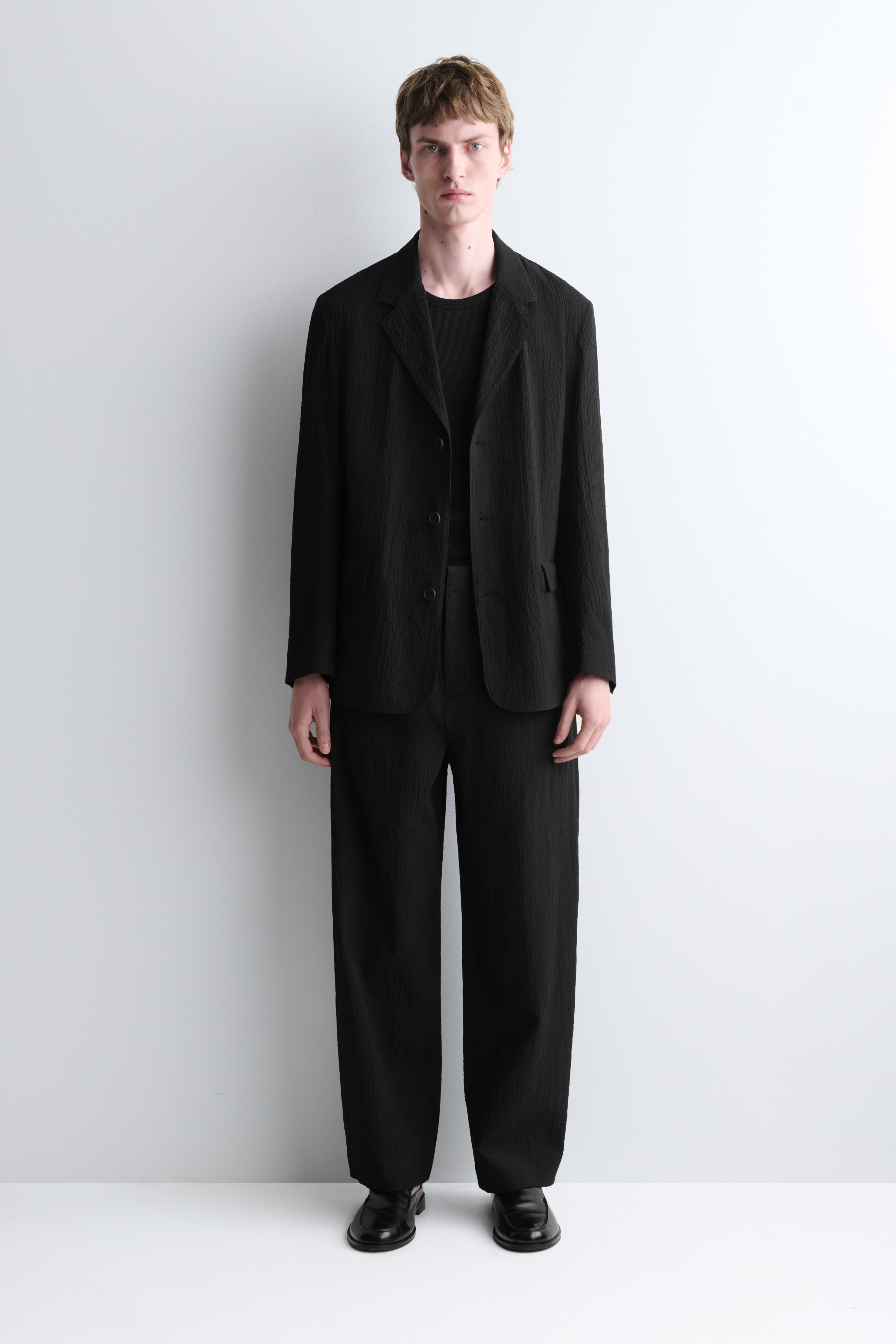 PANTALONI IN SEERSUCKER A GAMBA DRITTA RILASSATA - NERO