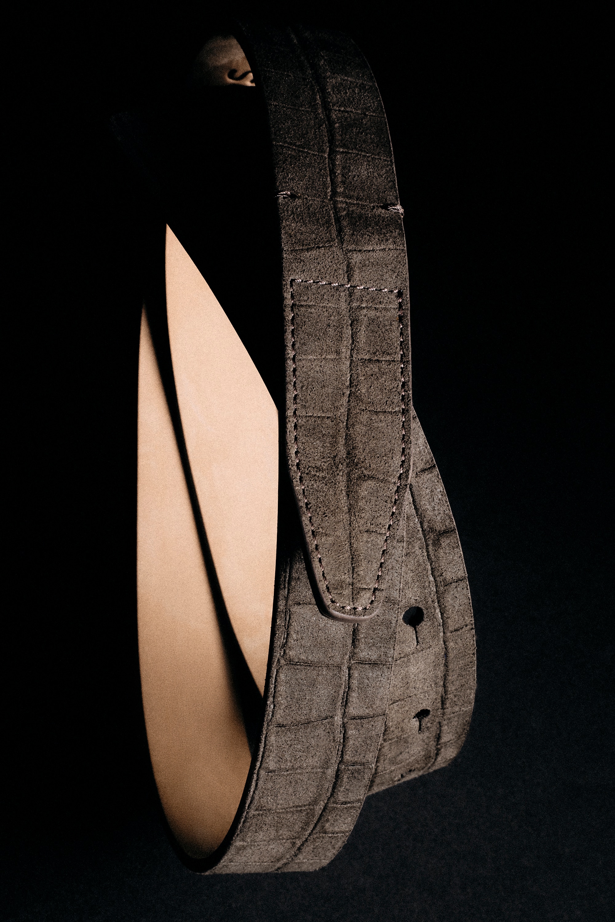 CROC-EFFECT SUEDE BUCKLELESS BELT