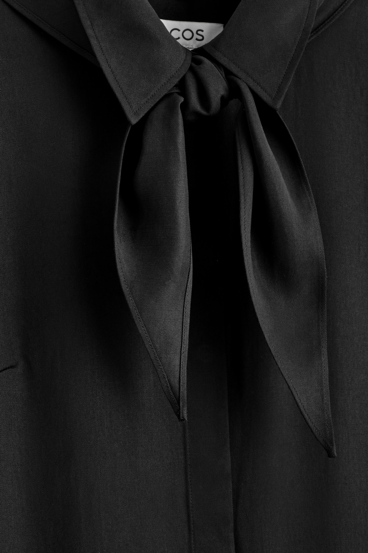 VESTIDO CORTO DE MANGA LARGA CON BUFANDA - NEGRO/MARRÓN - 2