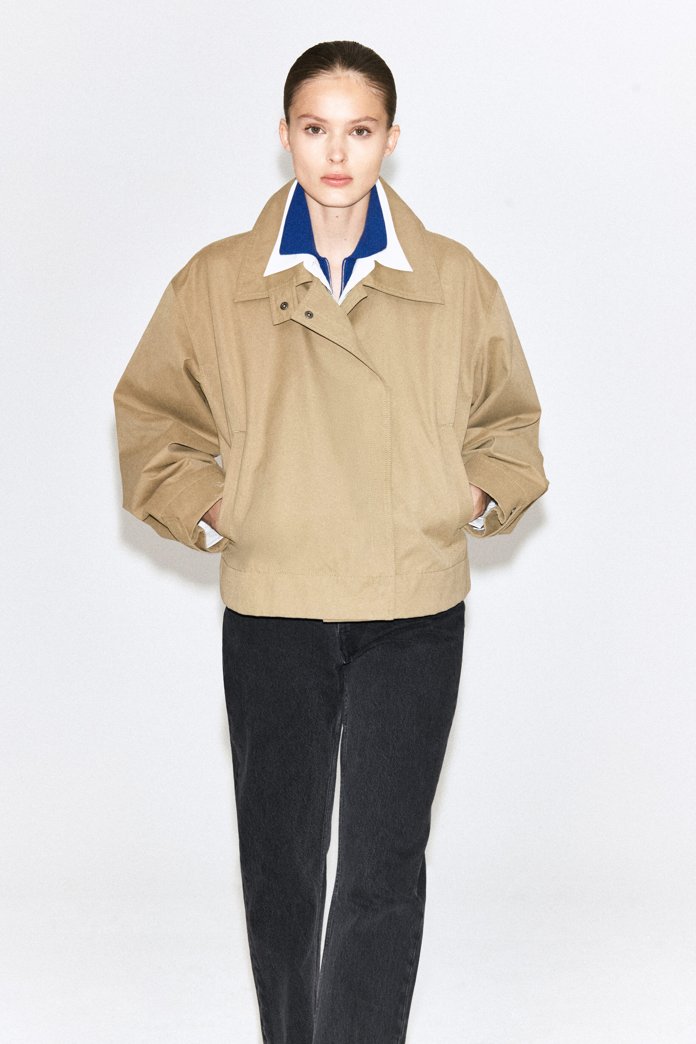 ROUNDED SHORT TRENCH COAT - thumbnail 2