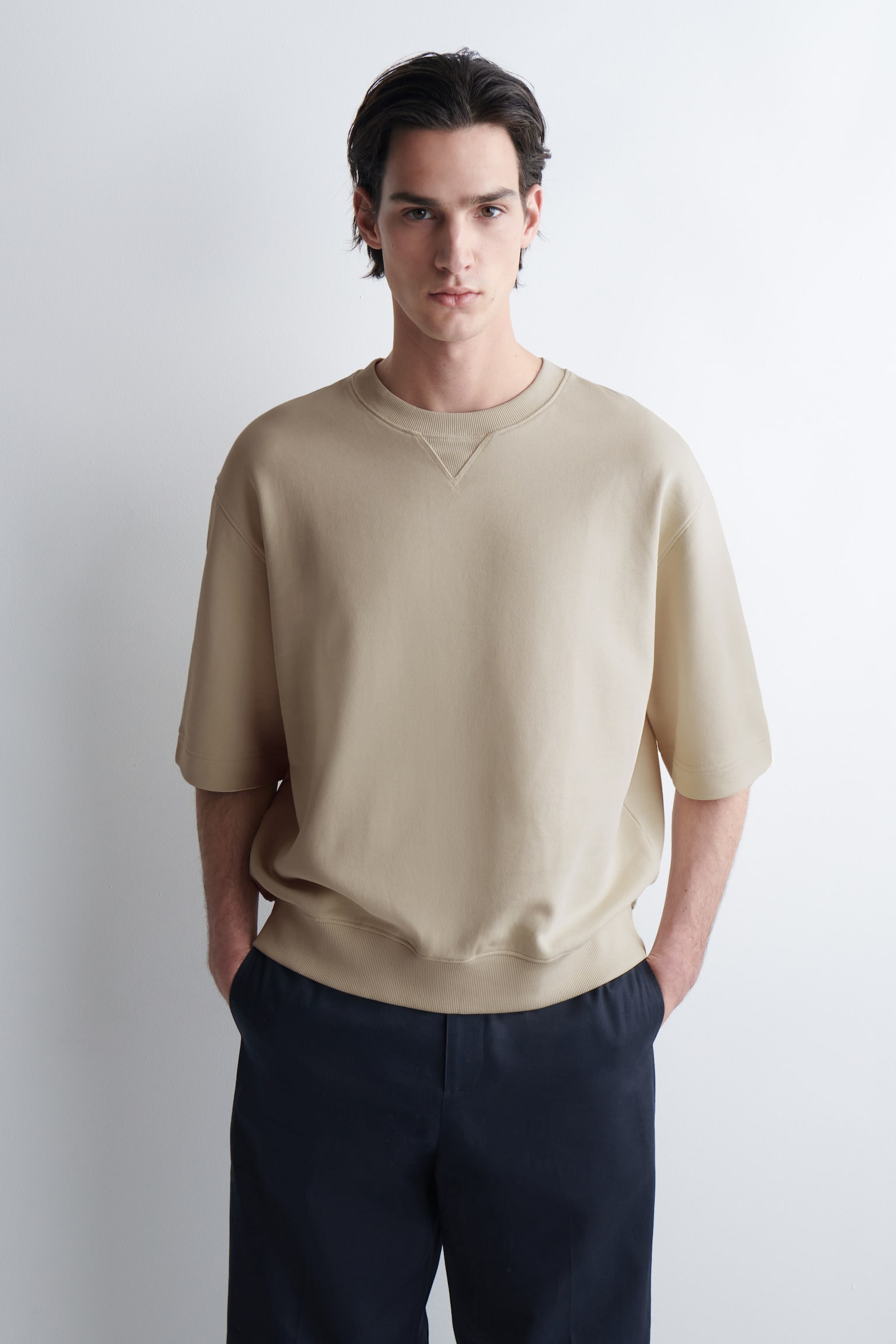 SUDADERA OVERSIZE DE MANGA CORTA - BEIGE CLARO - 1