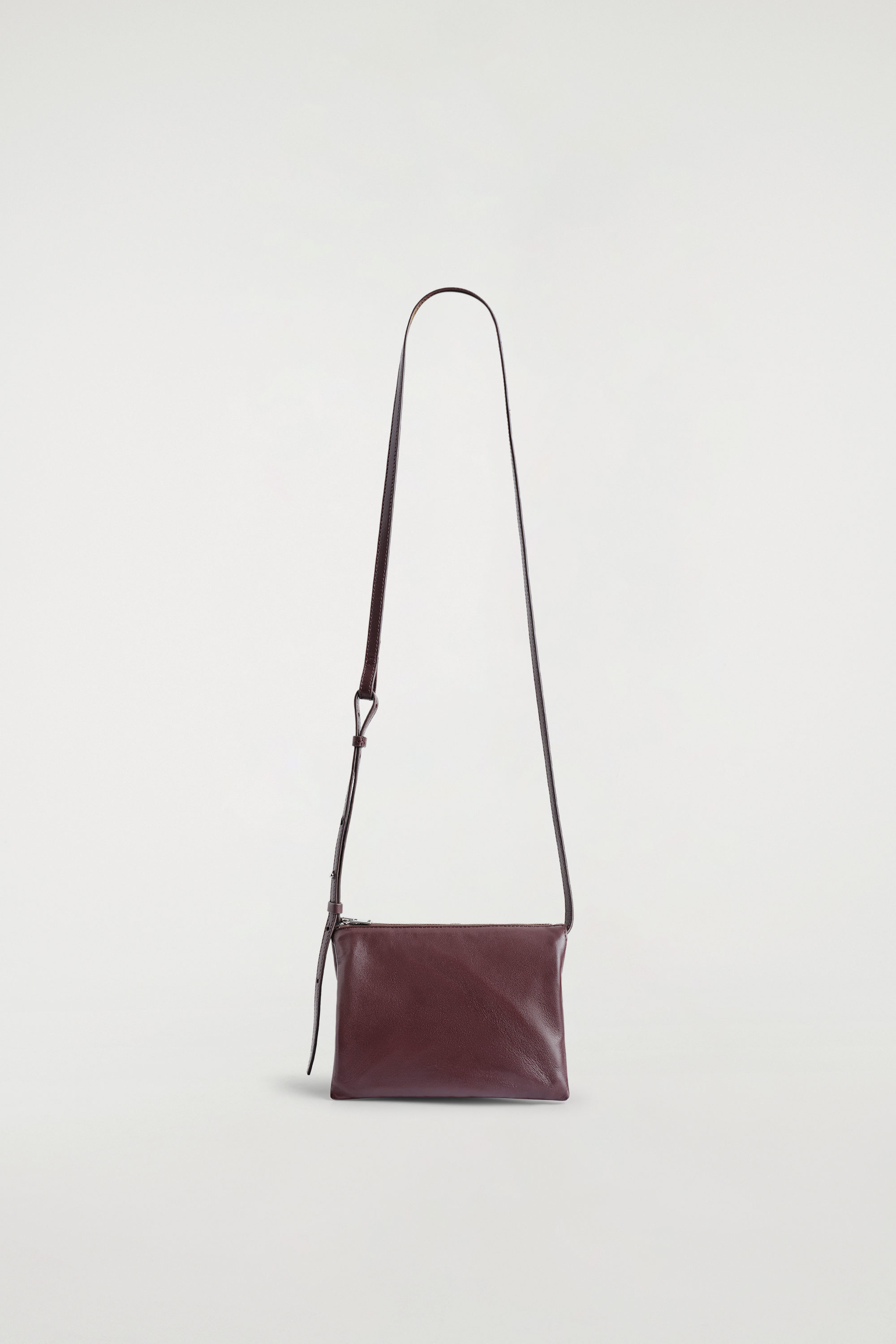TROVE CROSSBODY BAG - LEATHER - BORDEAUX | COS US