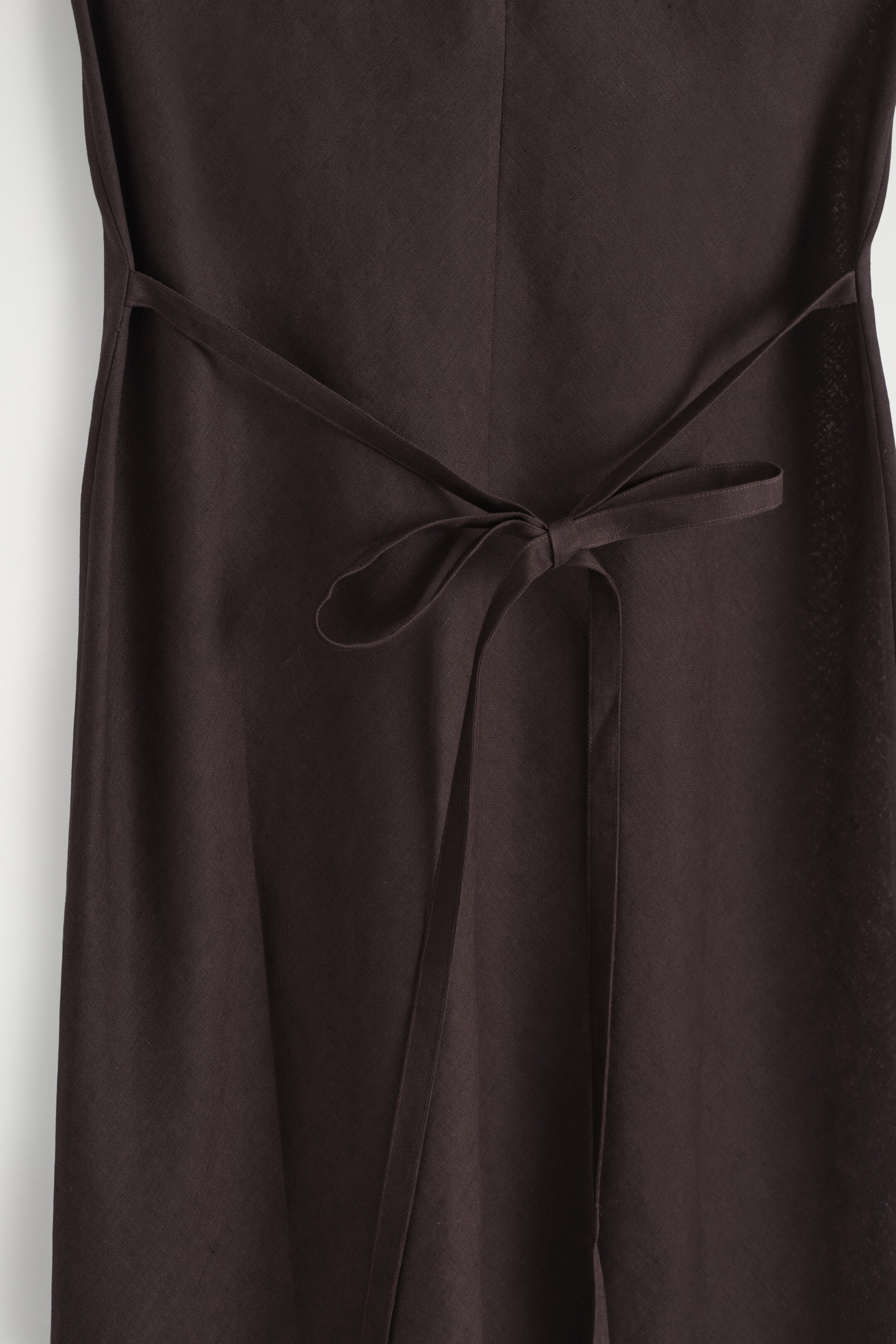 Vezi imaginea mai mare: Rochie midi din amestec de in cu croială bias - MARRON ÎNCHIS - FEMEI | H&M RO 6
