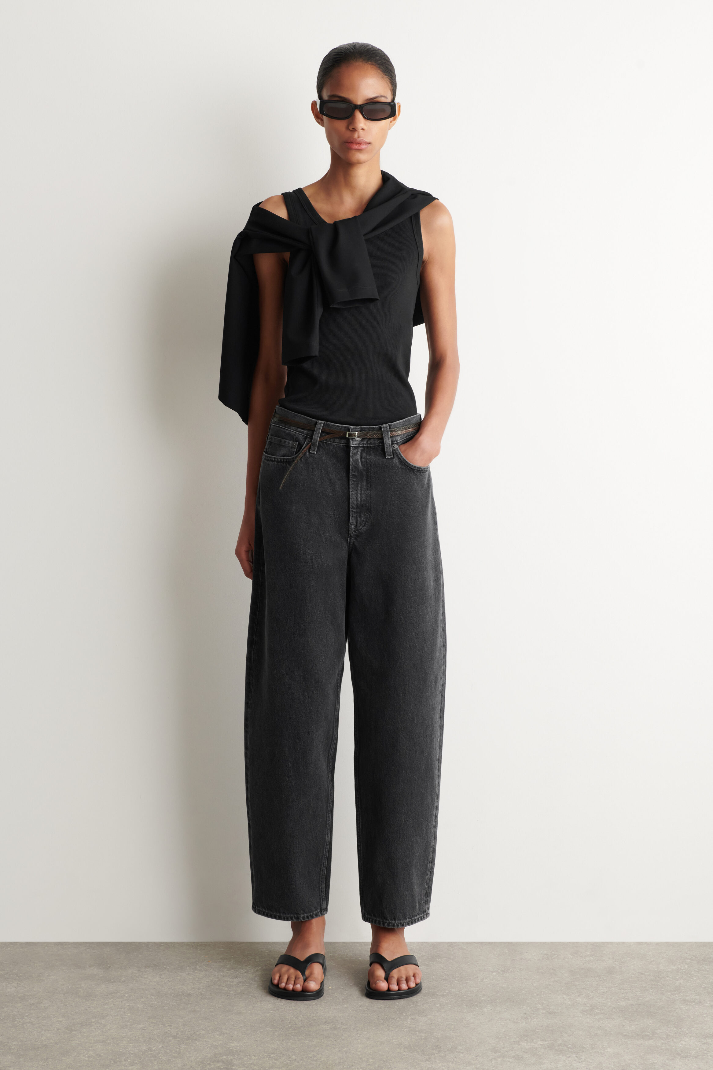 ARCH TAPERED JEANS - BLACK | COS US