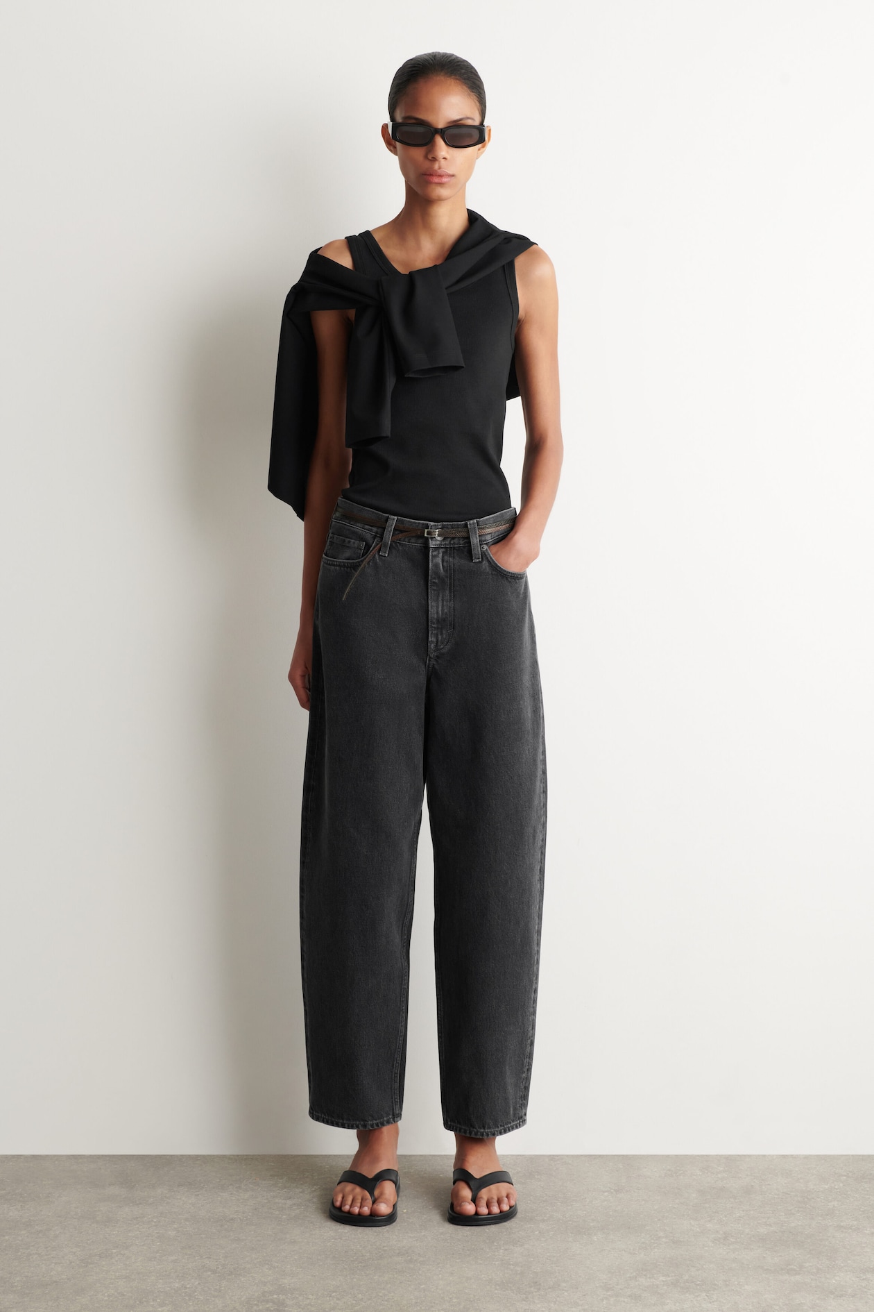 ARCH TAPERED JEANS