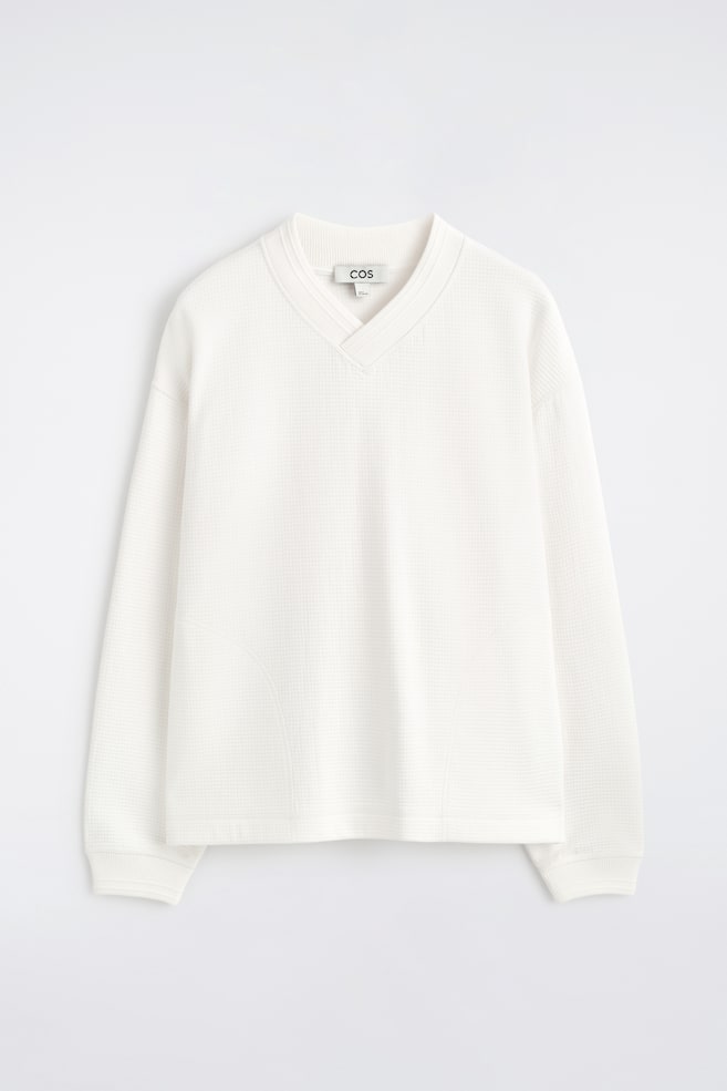 SWEATSHIRT MIT V-AUSSCHNITT IN WAFFELOPTIK - WEISS - 1