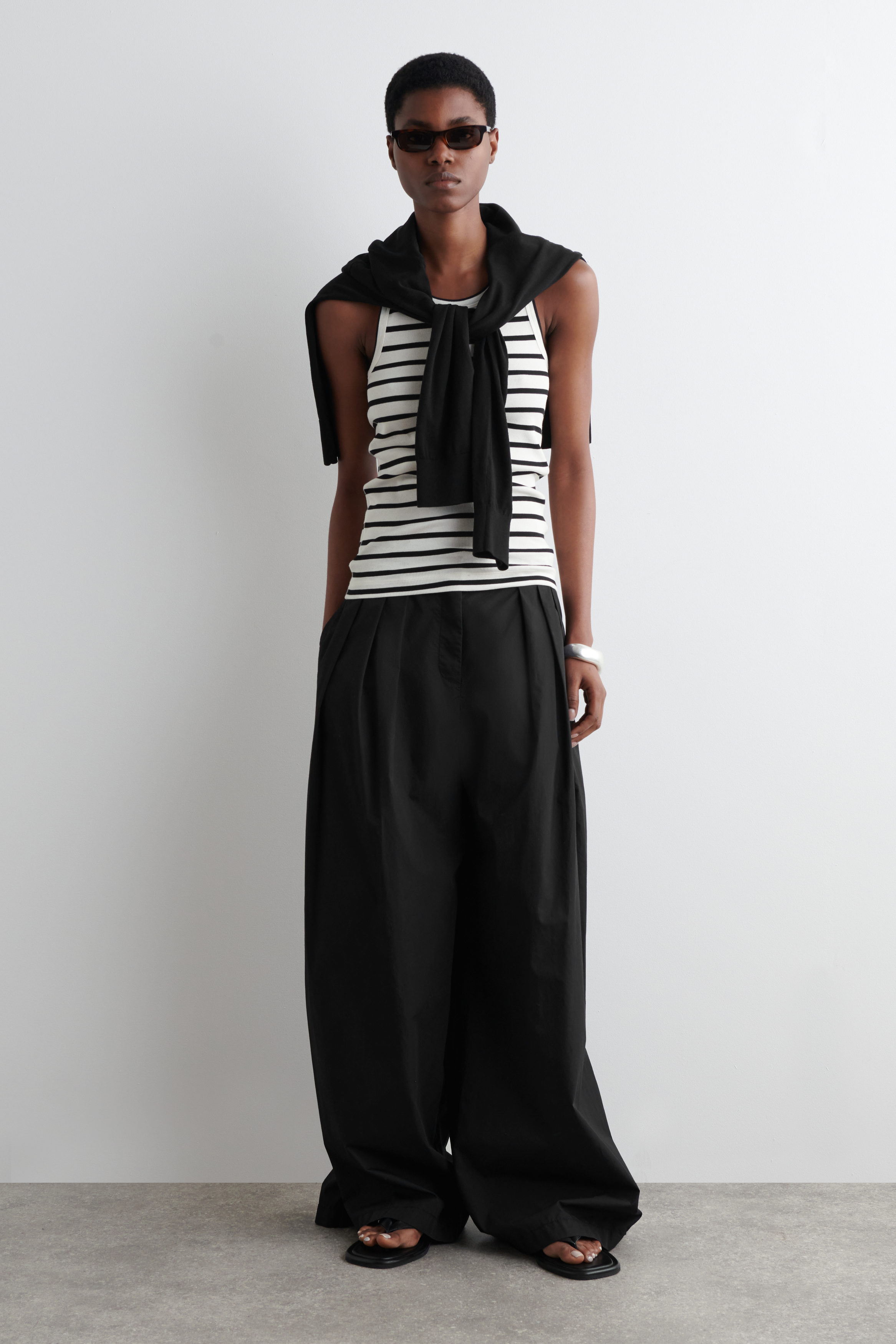 ＜COMOLI＞ COTTON RIB TANKTOP/タンクトップ 313b3978a3cb9aee452927637b469f