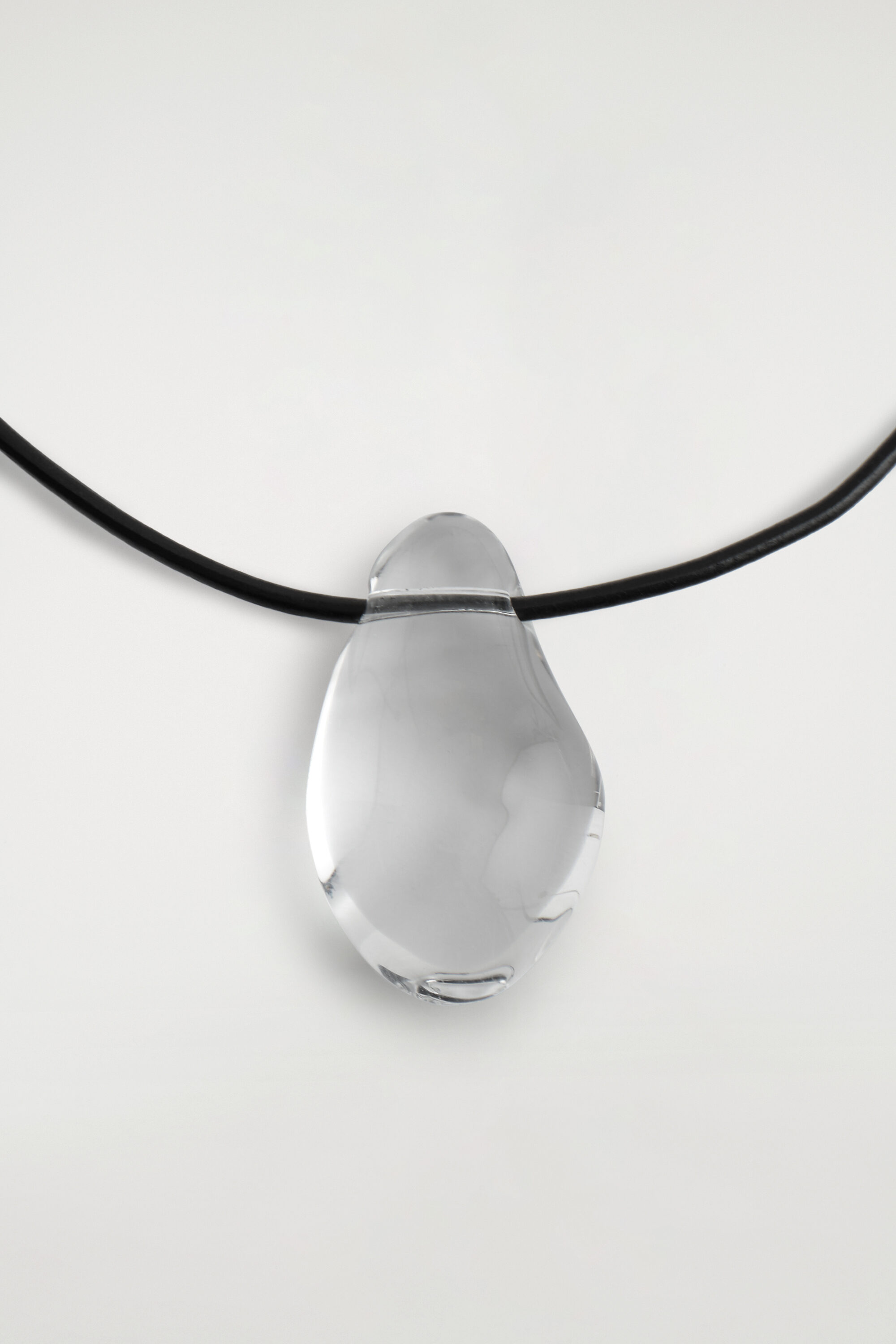 DOMED GLASS PENDANT NECKLACE - thumbnail 3
