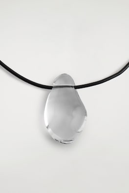 DOMED GLASS PENDANT NECKLACE — CLEAR / BLACK 2
