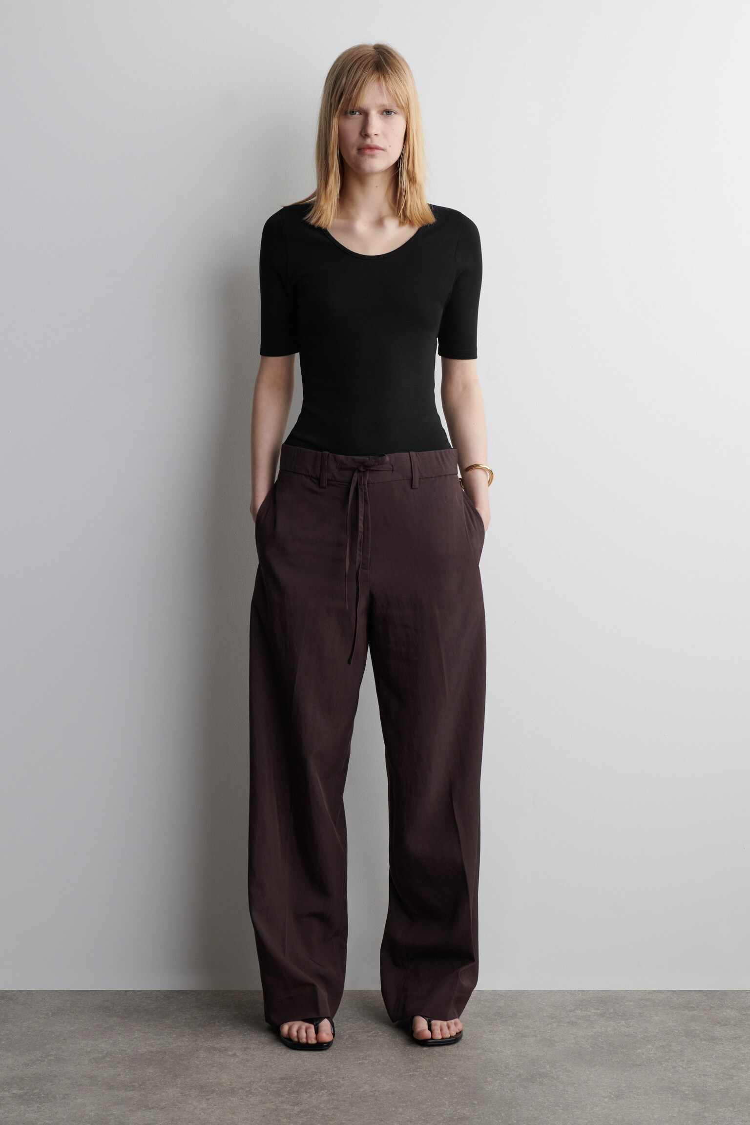 T-SHIRT SLIM À ENCOLURE DÉGAGÉE EN COTON - NOIR/ÉCRU/LILAS - 5