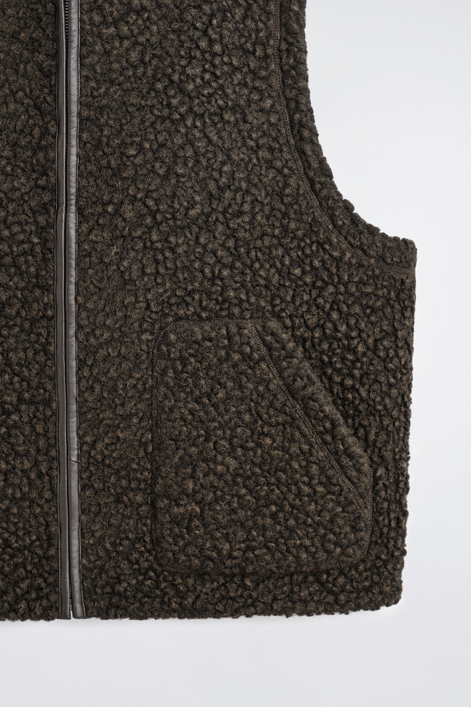 GILET EN TEDDY BORDÉ DE CUIR - BRUN FONCÉ CHINÉ - 6