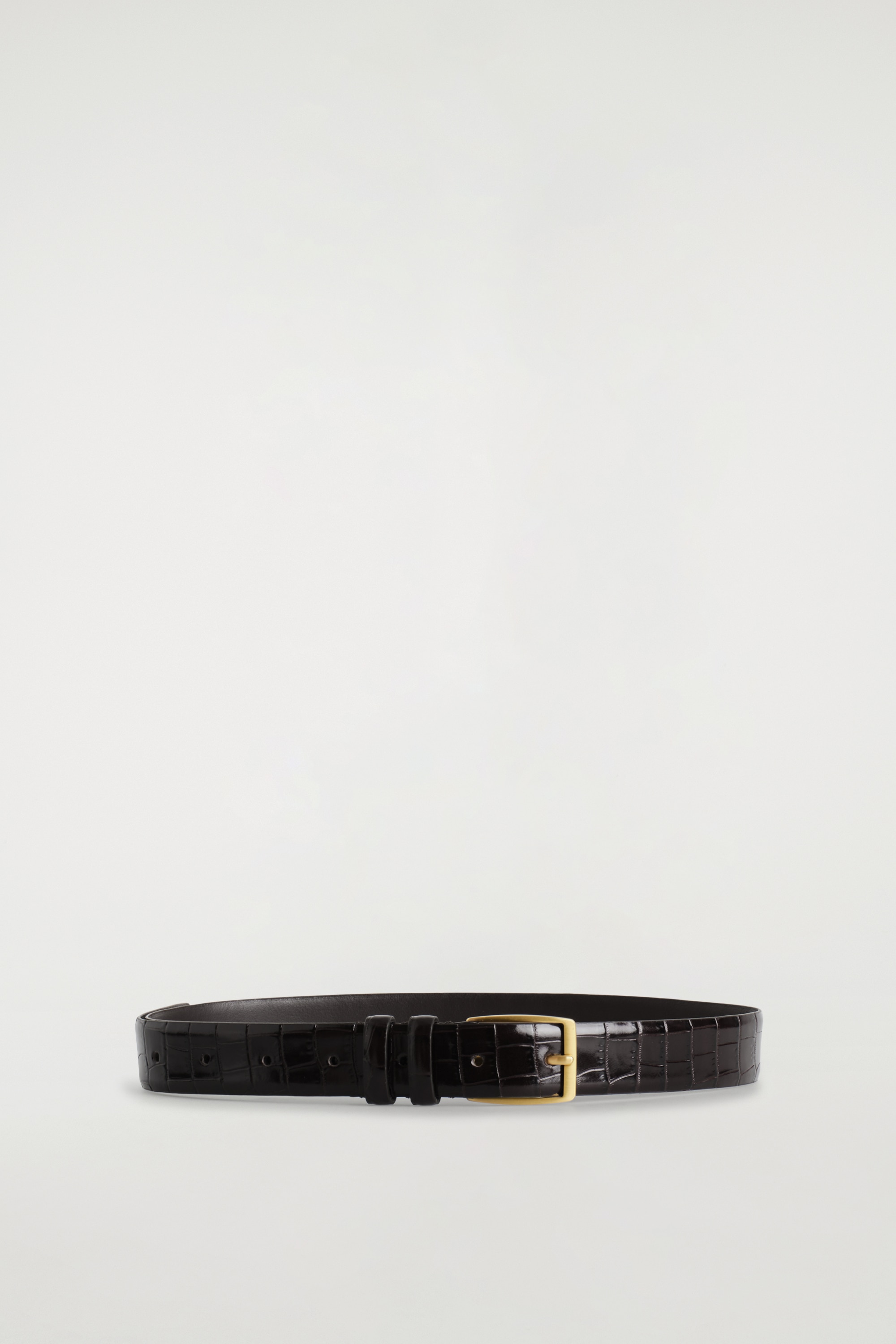 PASEK ZE SKÓRY IMITUJĄCEJ KROKODYLE ŁUSKI - CIEMNOBRĄZOWY