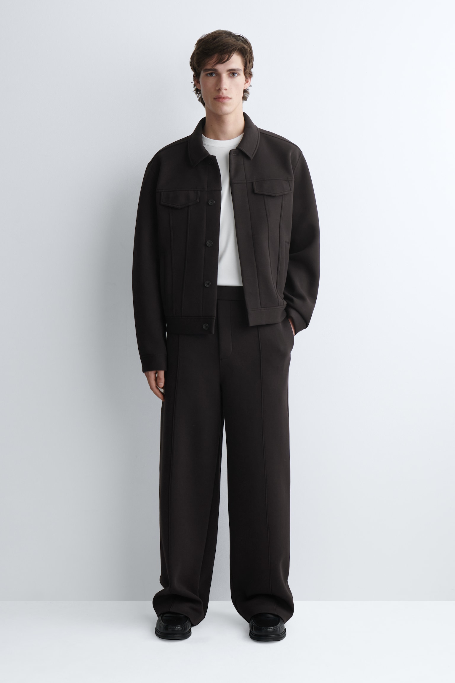 PANTALÓN STRAIGHT-LEG EFECTO NEOPRENO - MARRÓN - 1