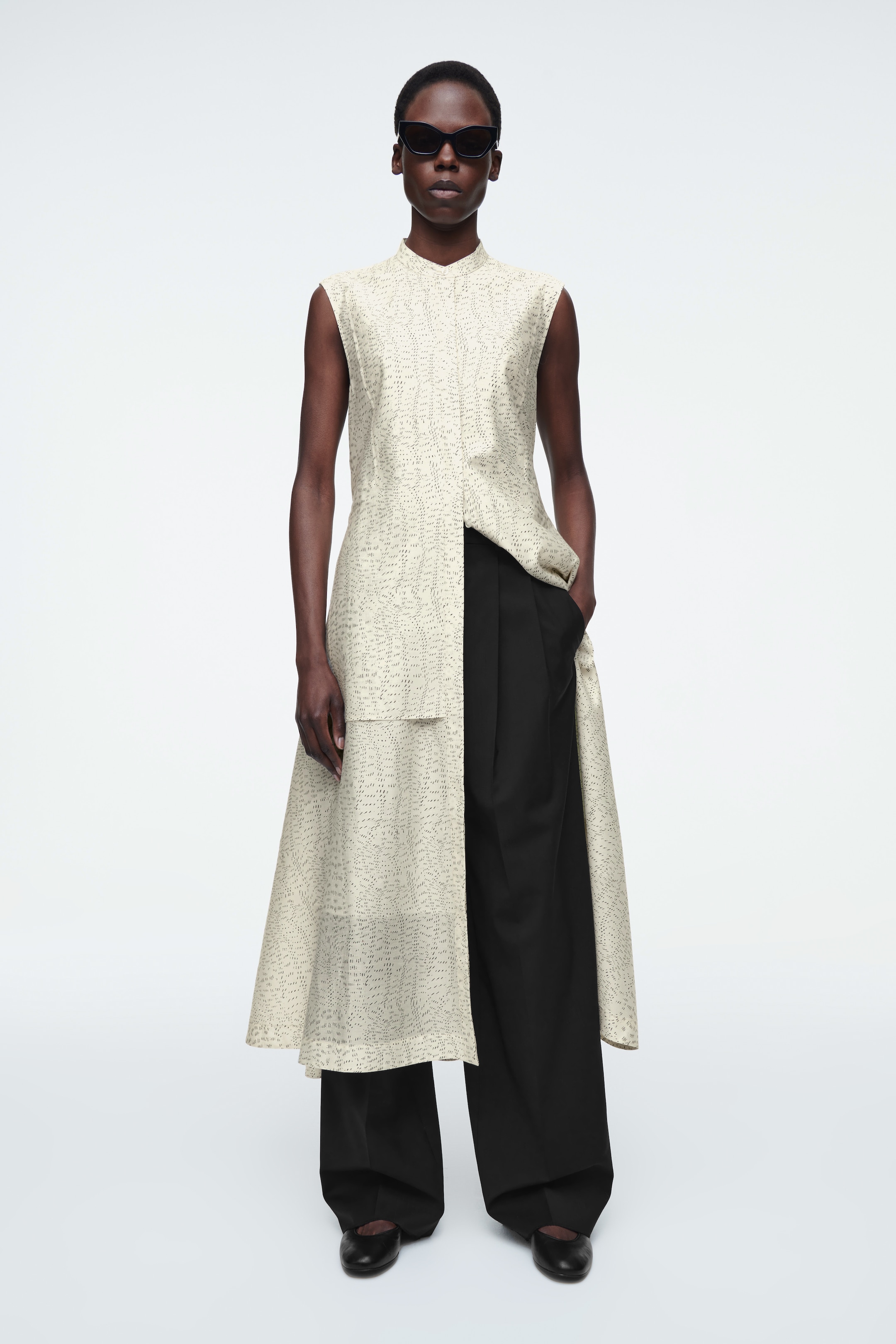 Grotere afbeelding bekijken: Gedrukte vloeiende midi-jurk met strikceintuur - Champagne / Gedrukt - DAMES | H&M BE 2