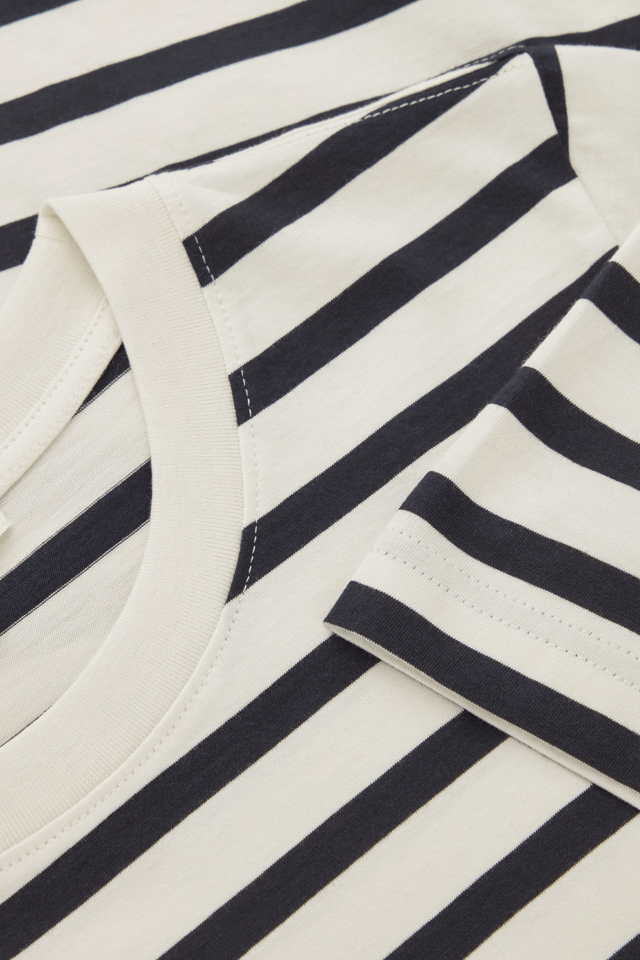 StillMedia/DescriptiveDetail